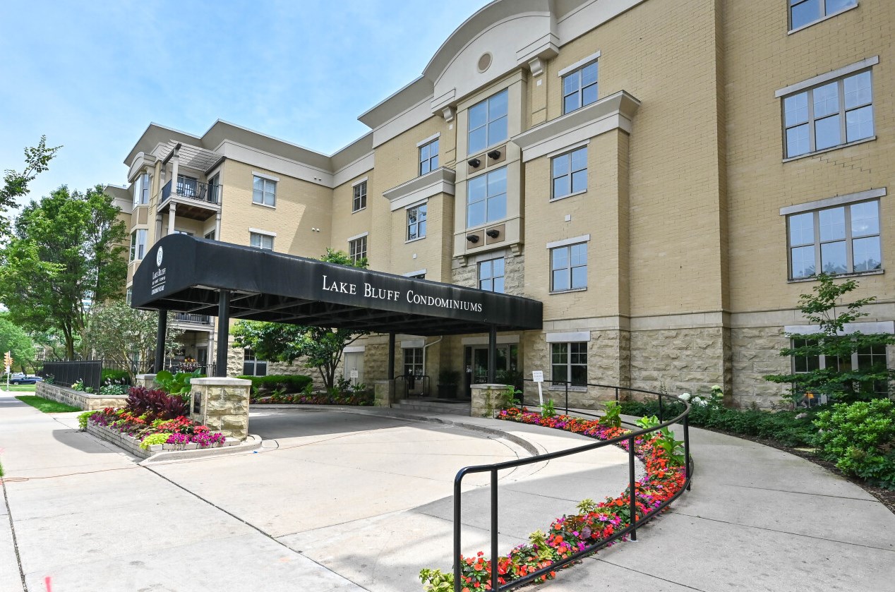 1300 Prospect Ave, Milwaukee WI 53202-3022 exterior