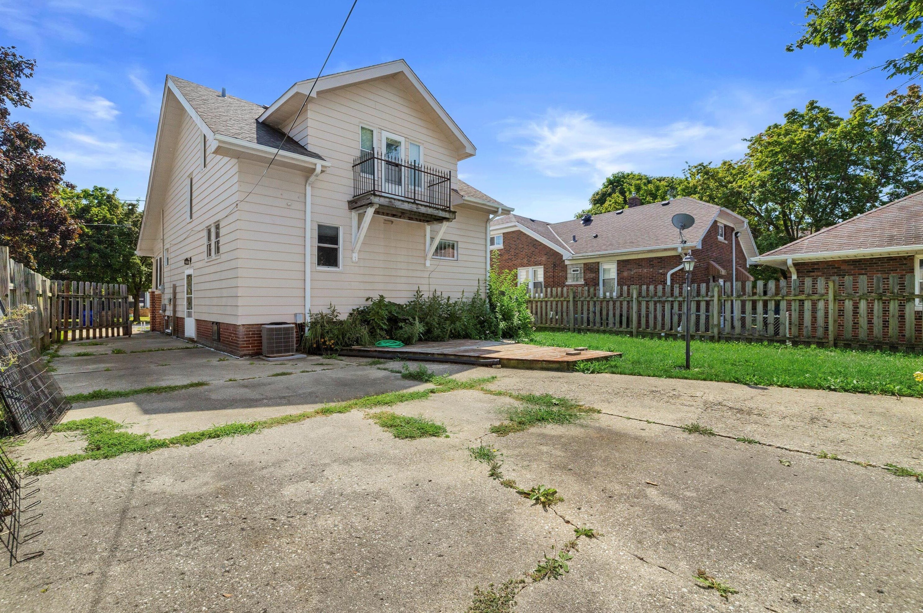 7016 27th Ave, Kenosha WI  53143-5216 exterior