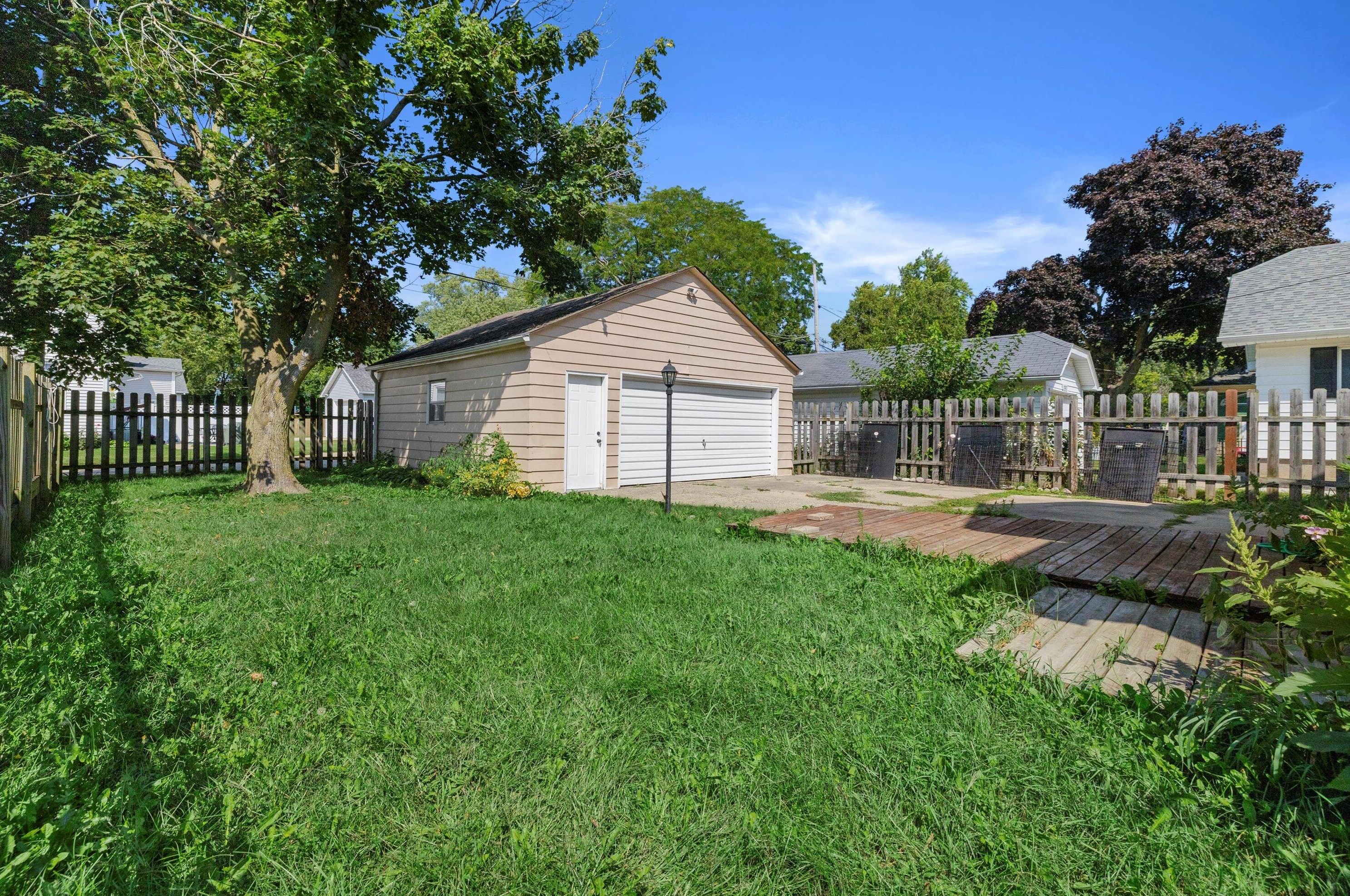7016 27th Ave, Kenosha WI  53143-5216 exterior