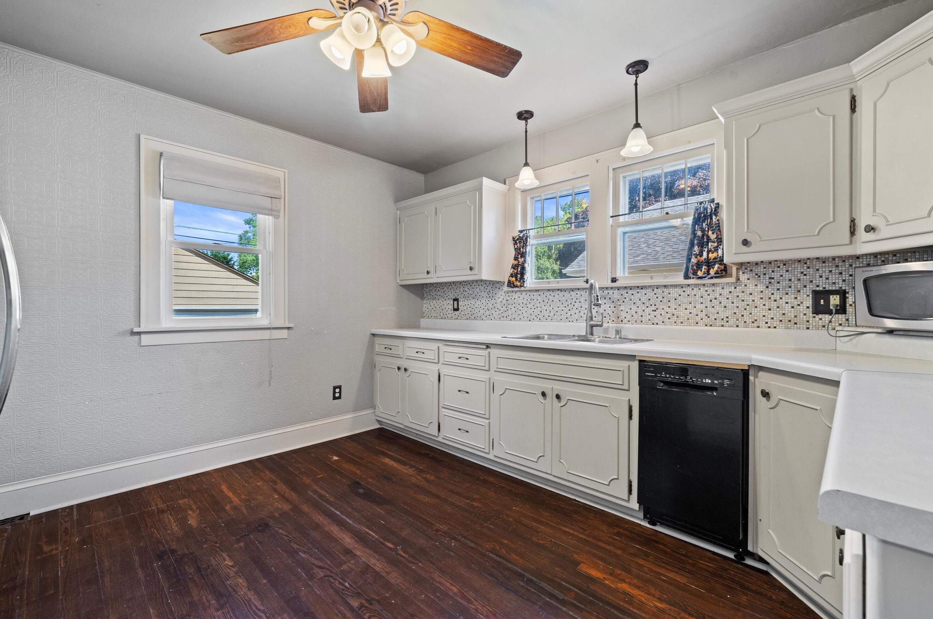 7016 27th Ave, Kenosha WI  53143-5216 exterior