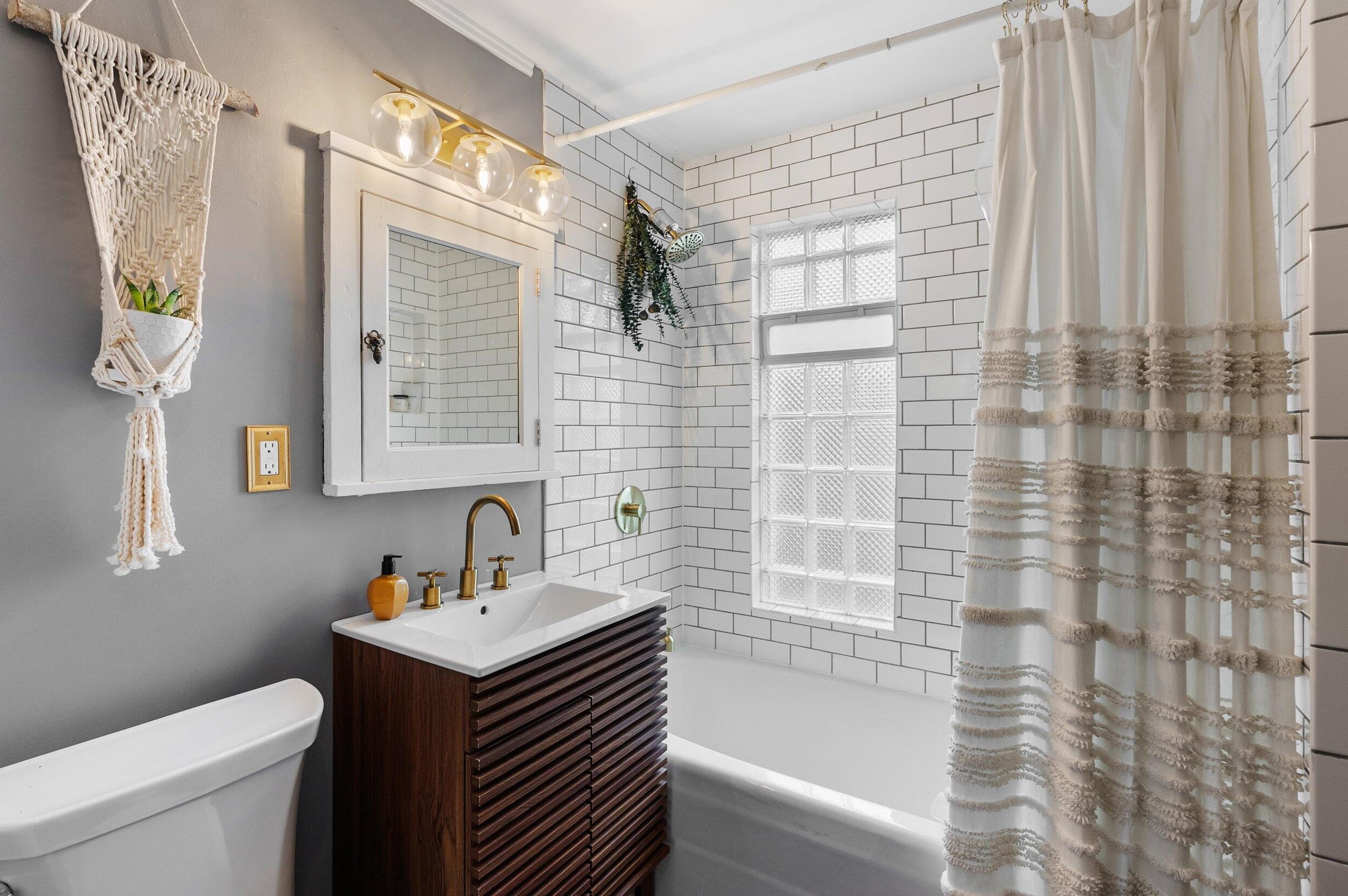 3059 Prospect Ave, Milwaukee WI  53211-3348 exterior