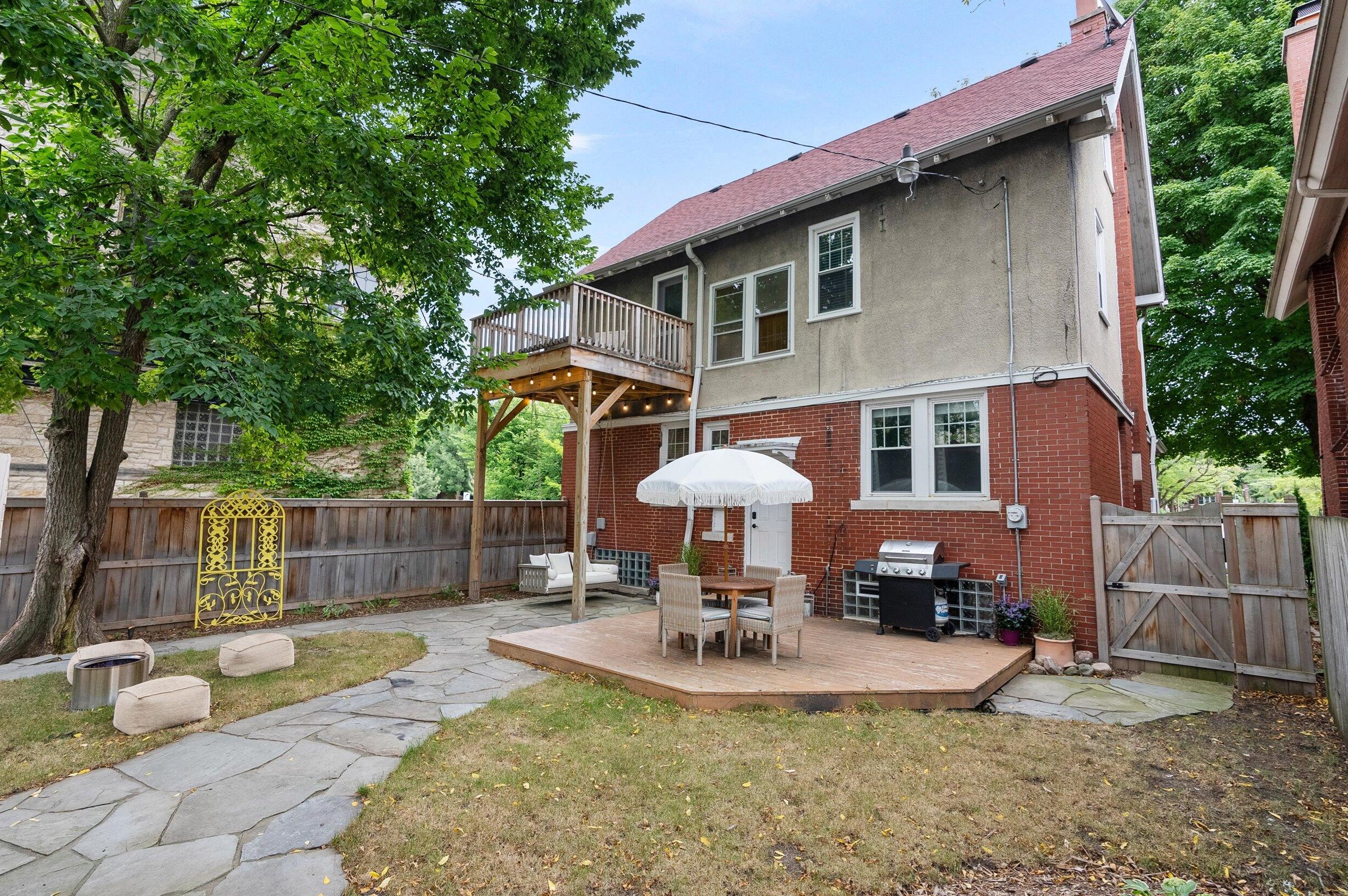 3059 Prospect Ave, Milwaukee WI  53211-3348 exterior