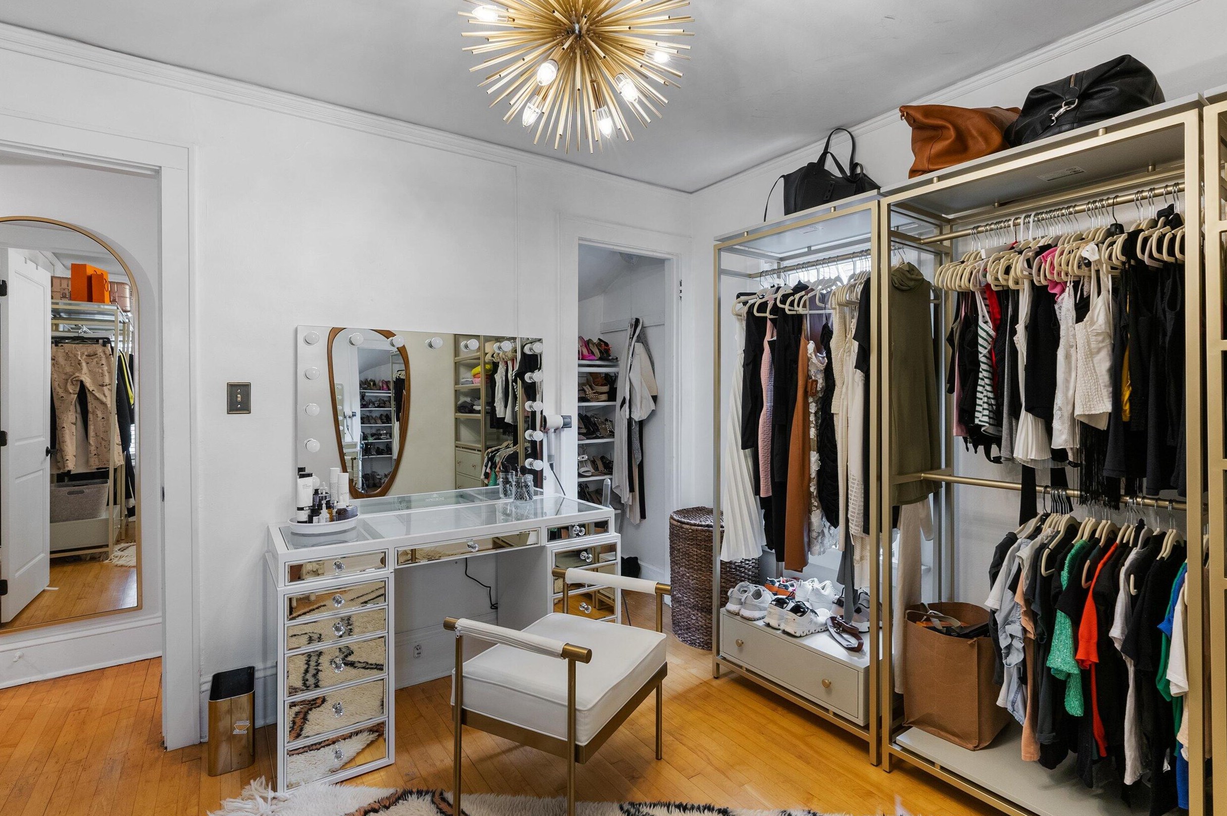 3059 Prospect Ave, Milwaukee WI  53211-3348 exterior