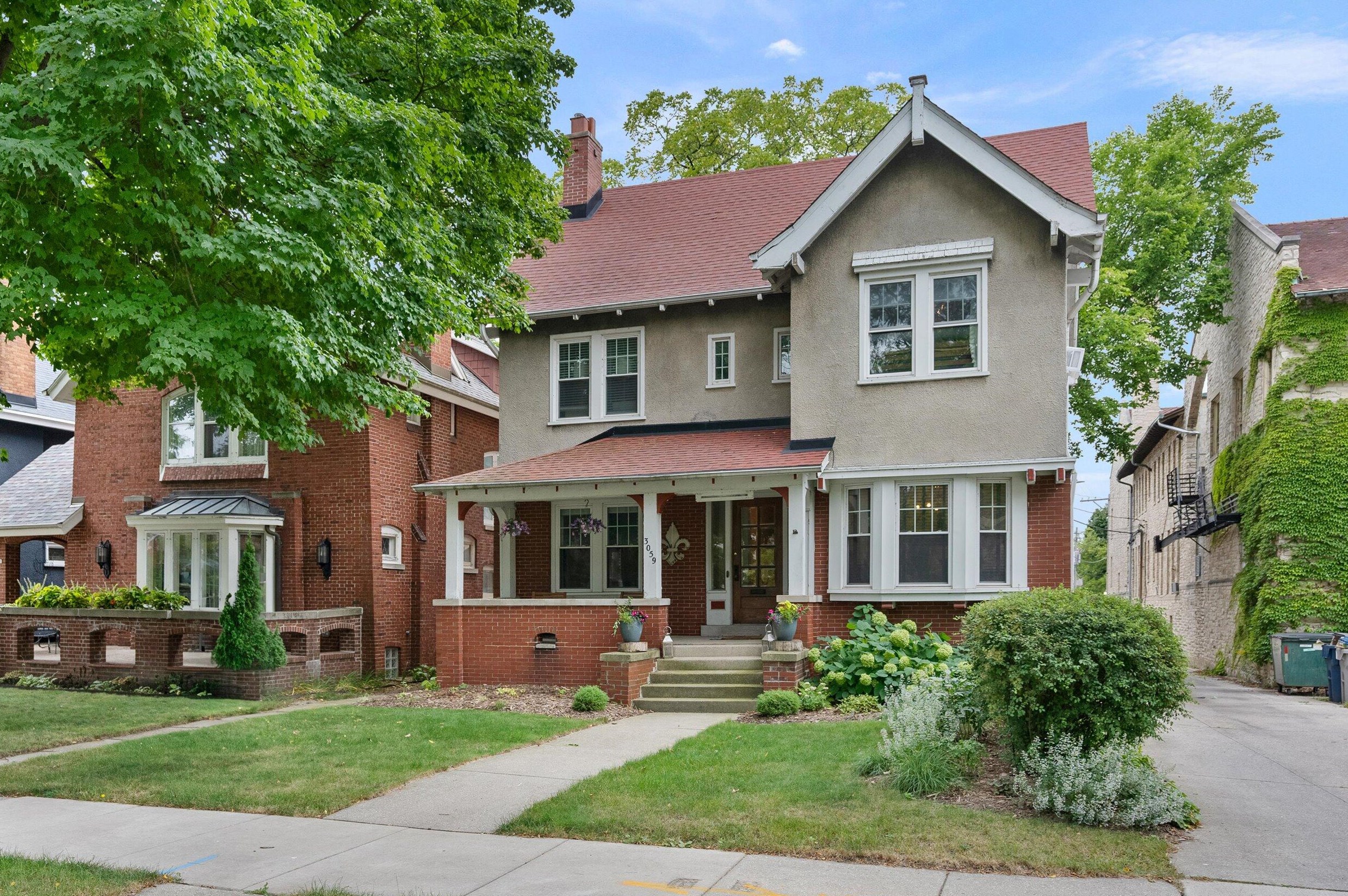 3059 Prospect Ave, Milwaukee WI  53211-3348 exterior