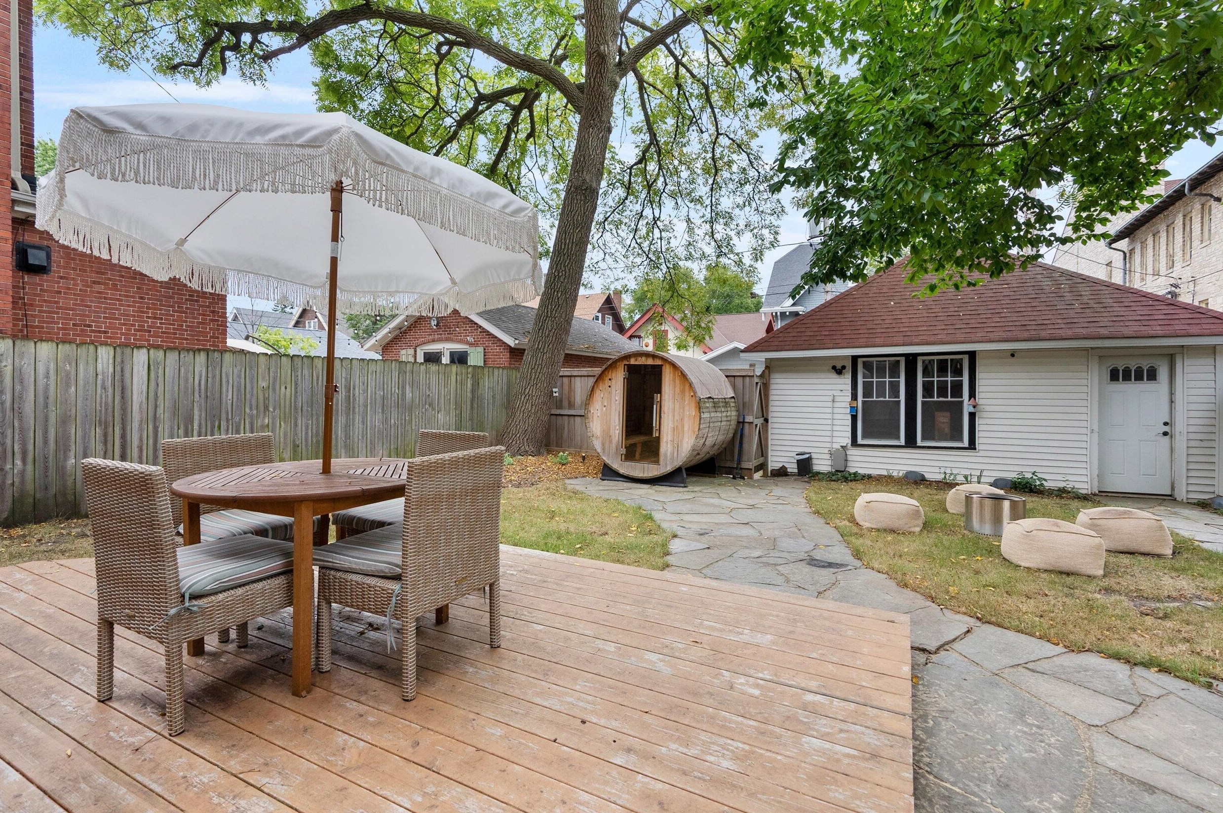 3059 Prospect Ave, Milwaukee WI  53211-3348 exterior