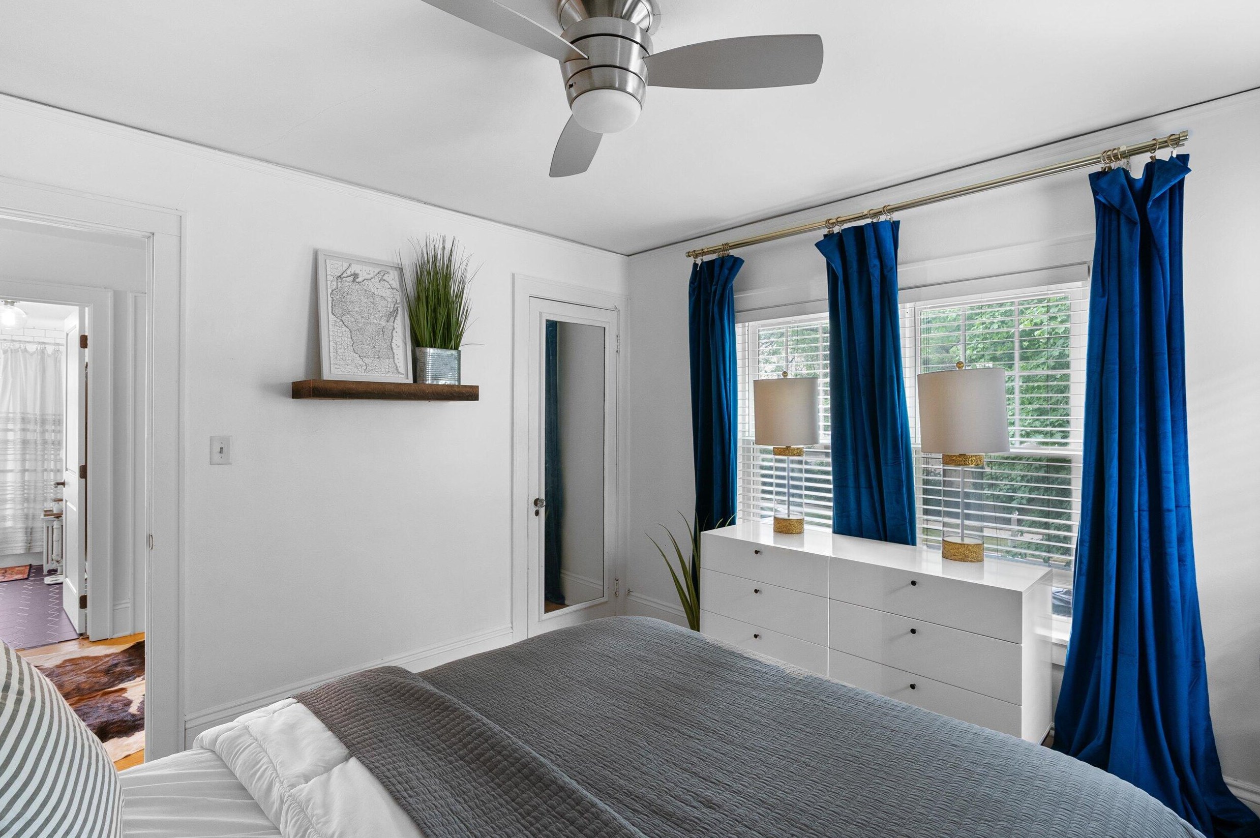 3059 Prospect Ave, Milwaukee WI  53211-3348 exterior