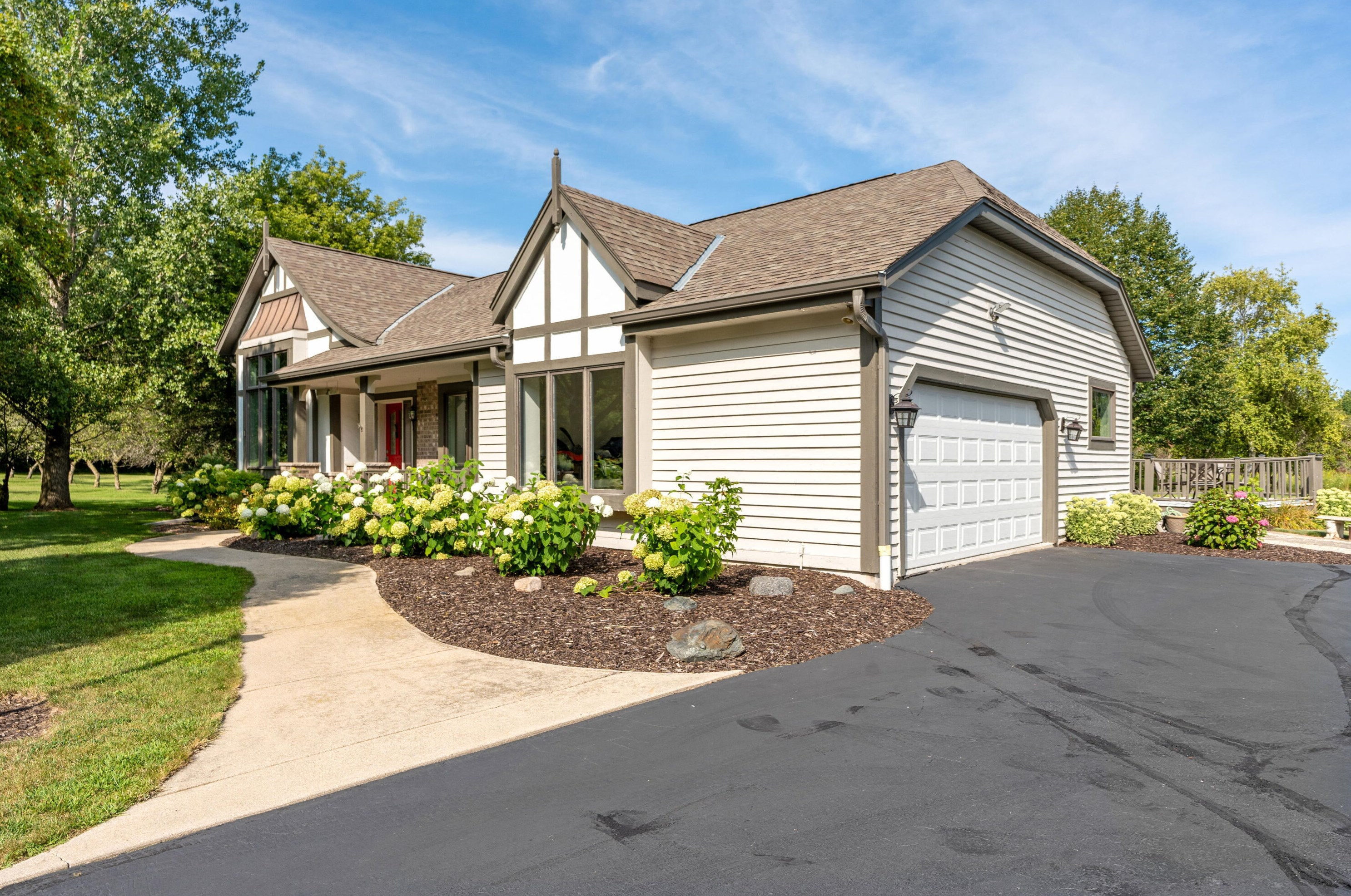 272 Huntington Dr, Cedarburg, WI 53012