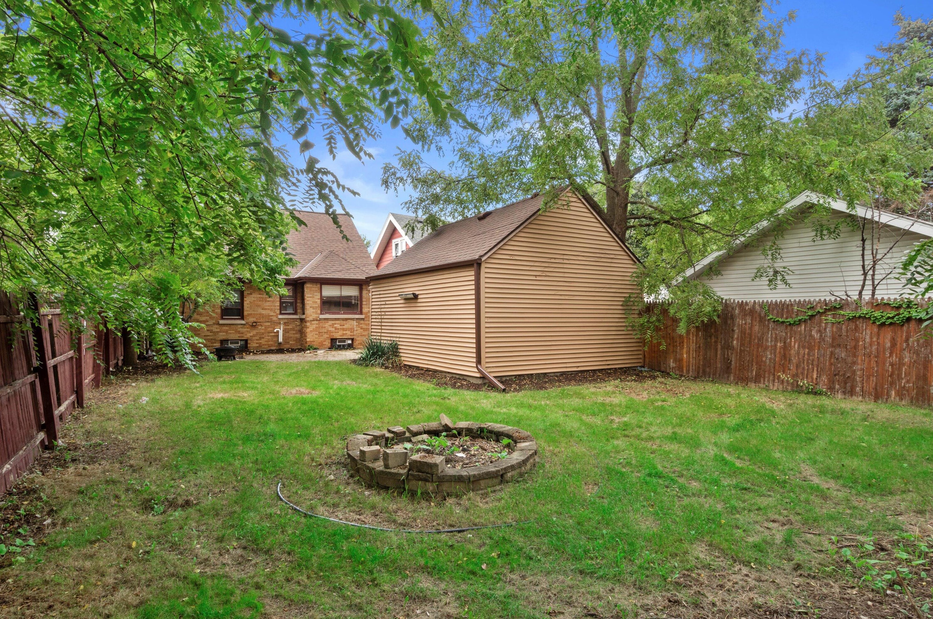 7509 Burleigh St, Milwaukee WI 53222-4941 exterior