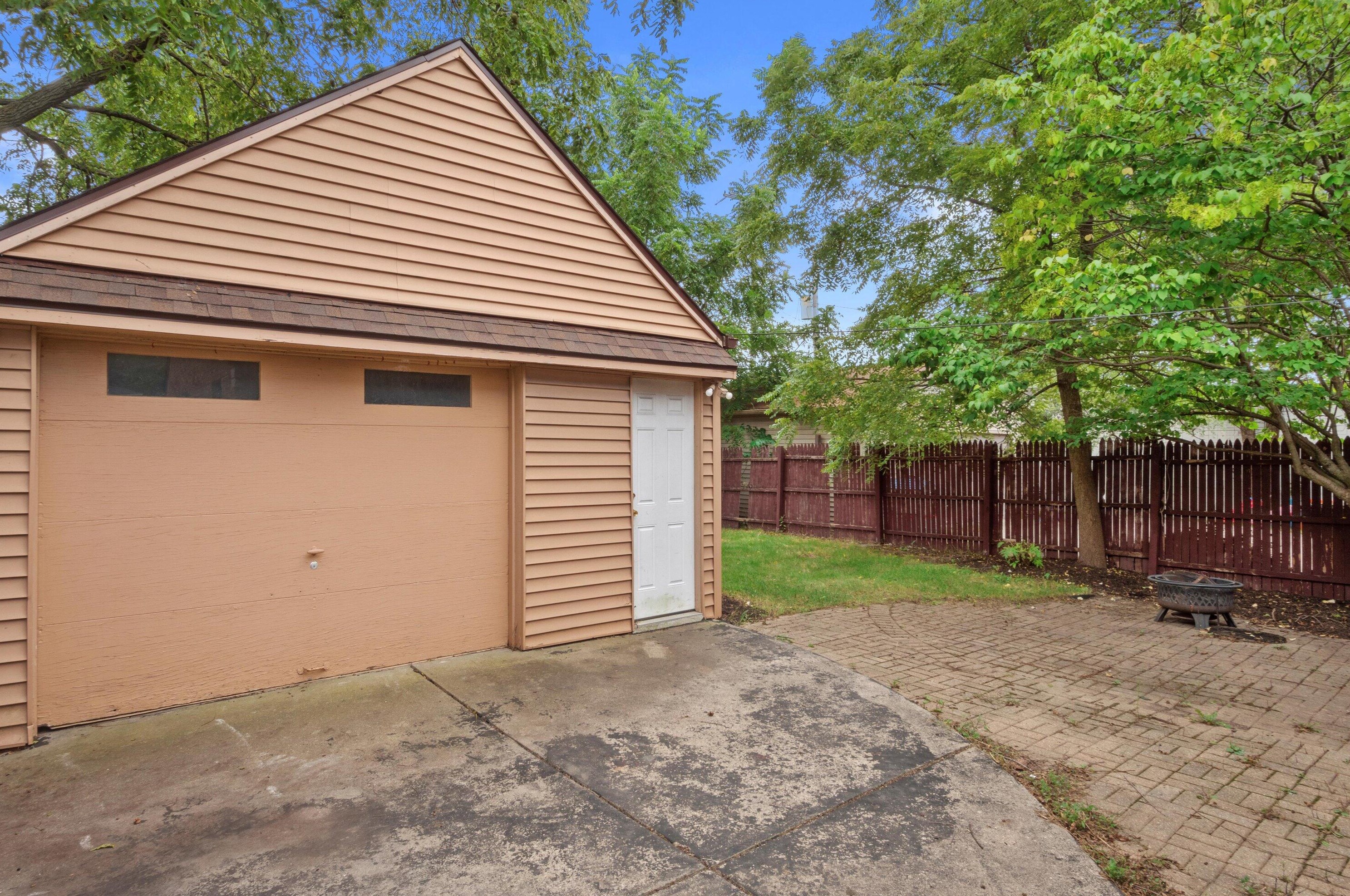 7509 Burleigh St, Milwaukee WI 53222-4941 exterior