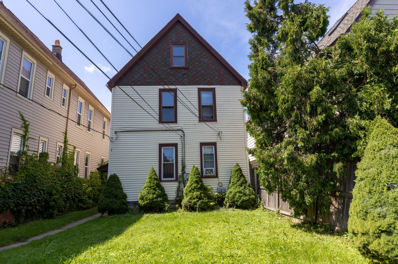 2942 Fratney St, Milwaukee WI  53212-2626 exterior