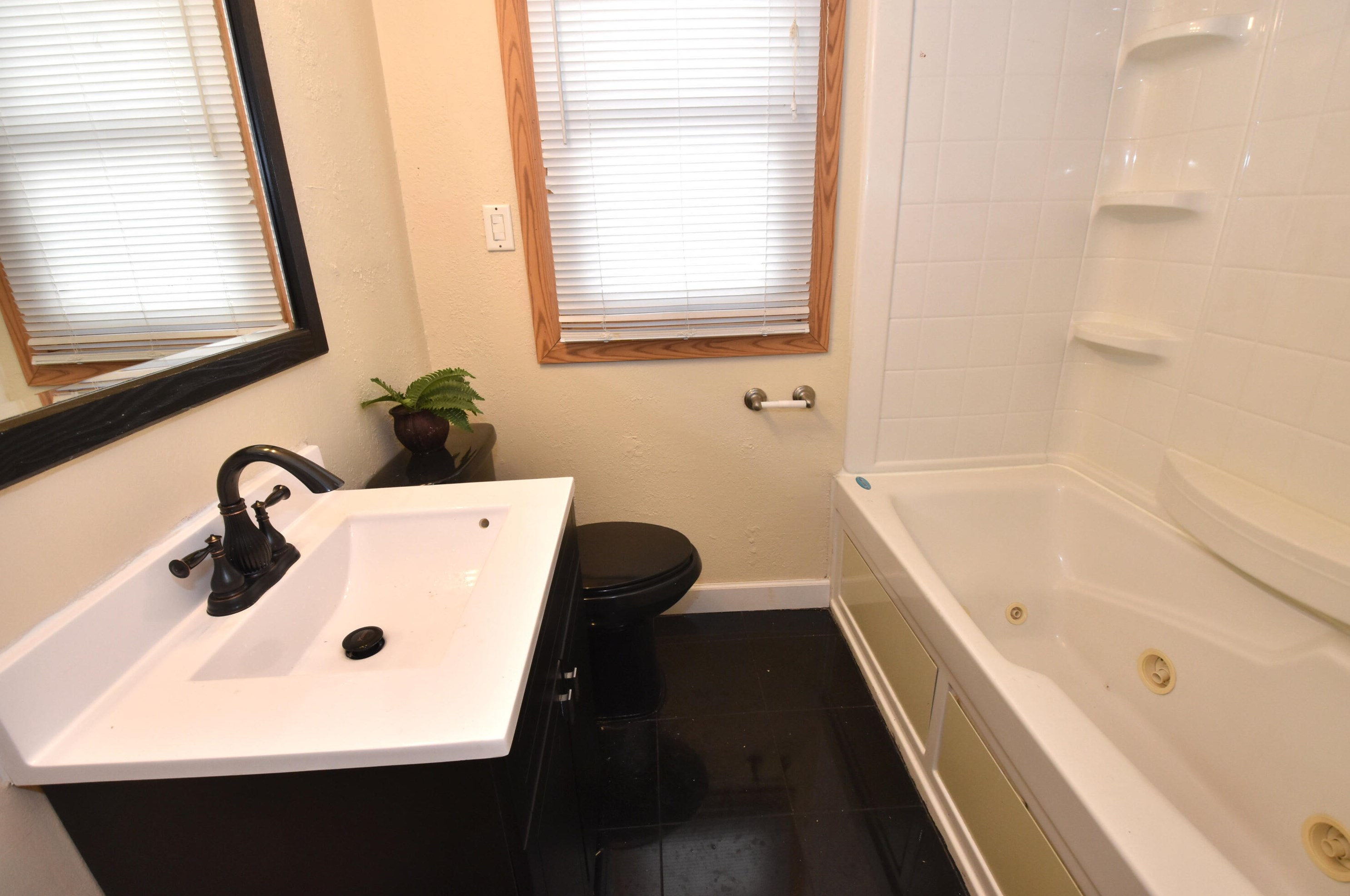 3404 20th St, Milwaukee WI  53215-4918 exterior