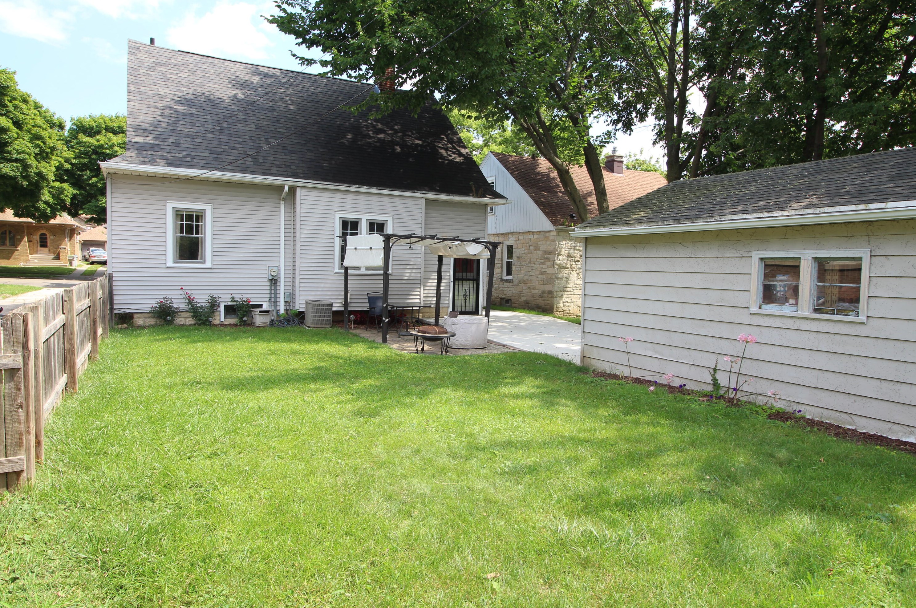 2333 60, Milwaukee WI 53219-2129 exterior