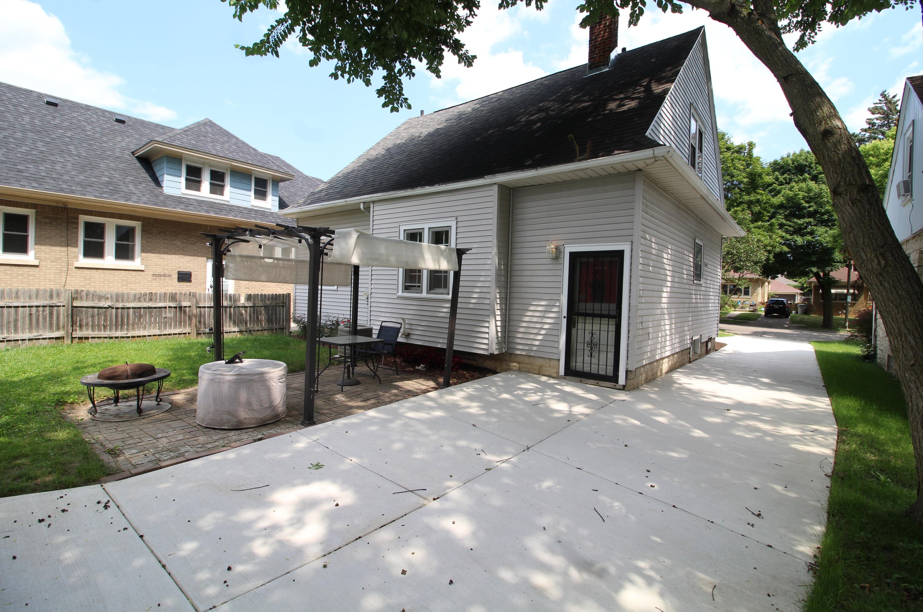 2333 60, Milwaukee WI 53219-2129 exterior