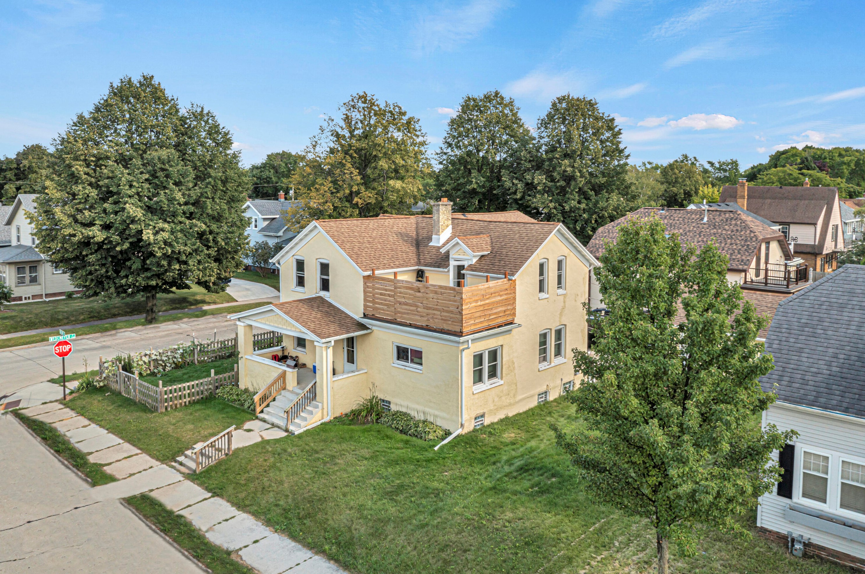 1237 Oakland Ave, Sheboygan WI  53081-5956 exterior