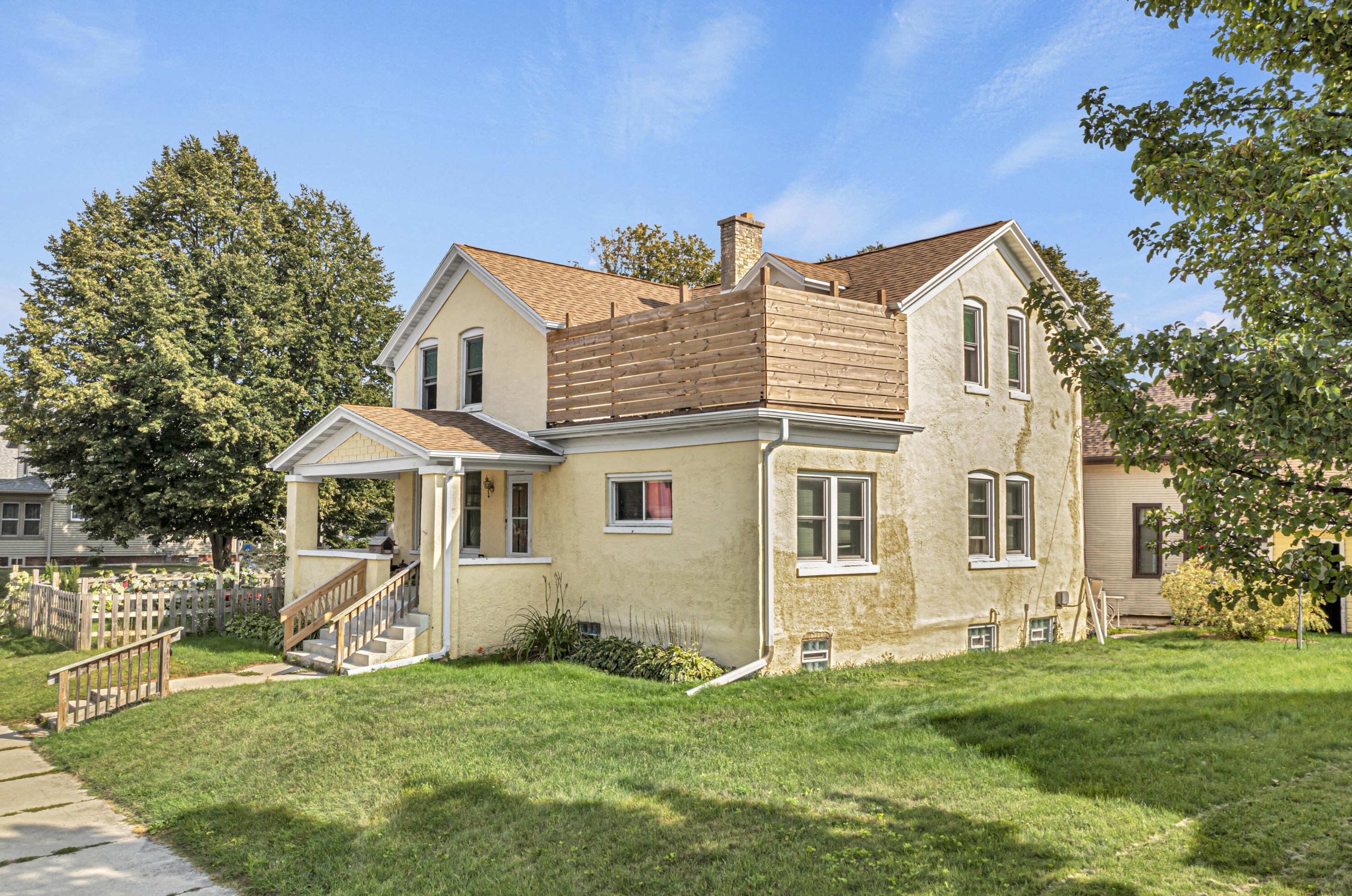 1237 Oakland Ave, Sheboygan WI  53081-5956 exterior