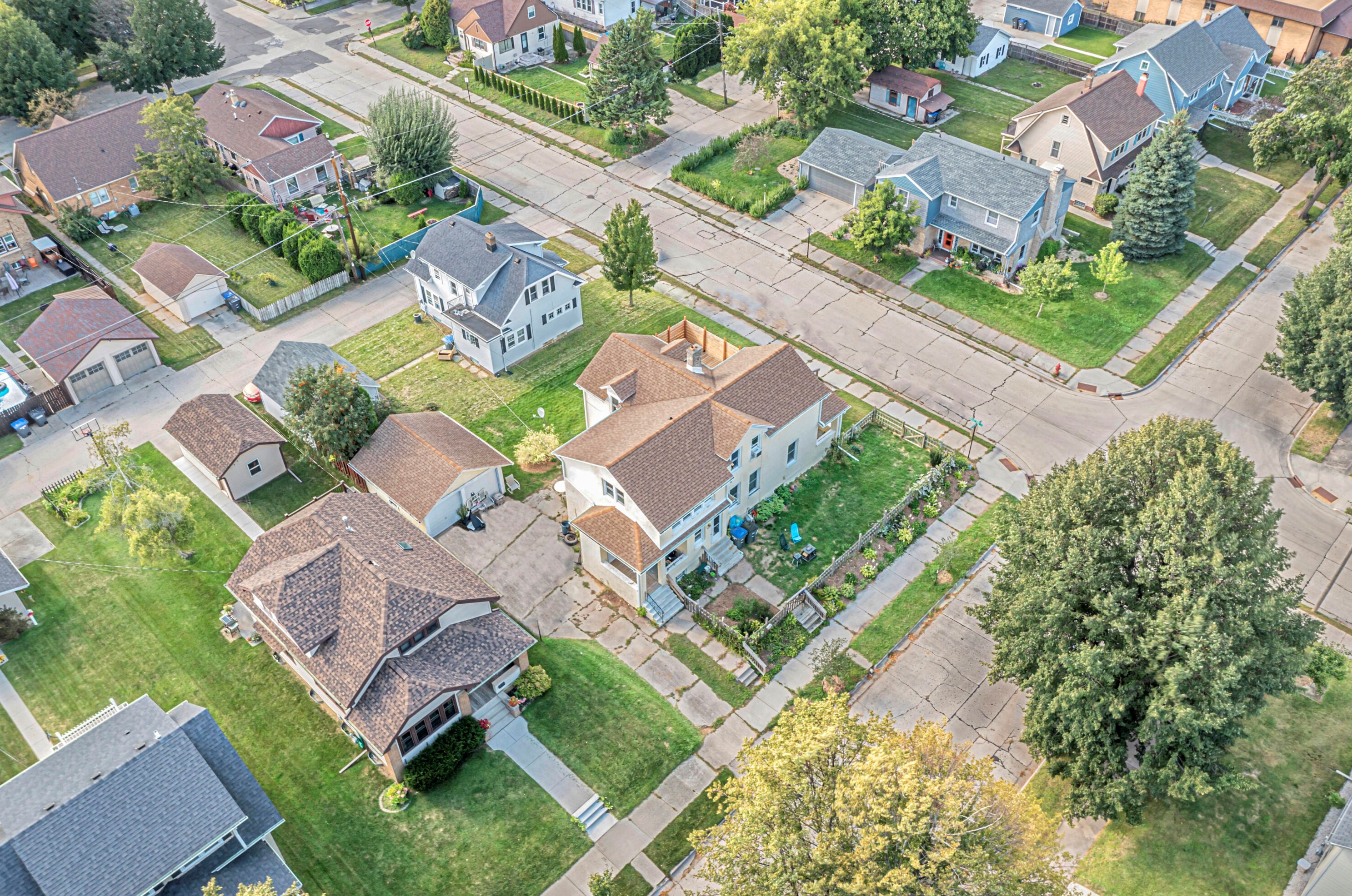 1237 Oakland Ave, Sheboygan WI  53081-5956 exterior