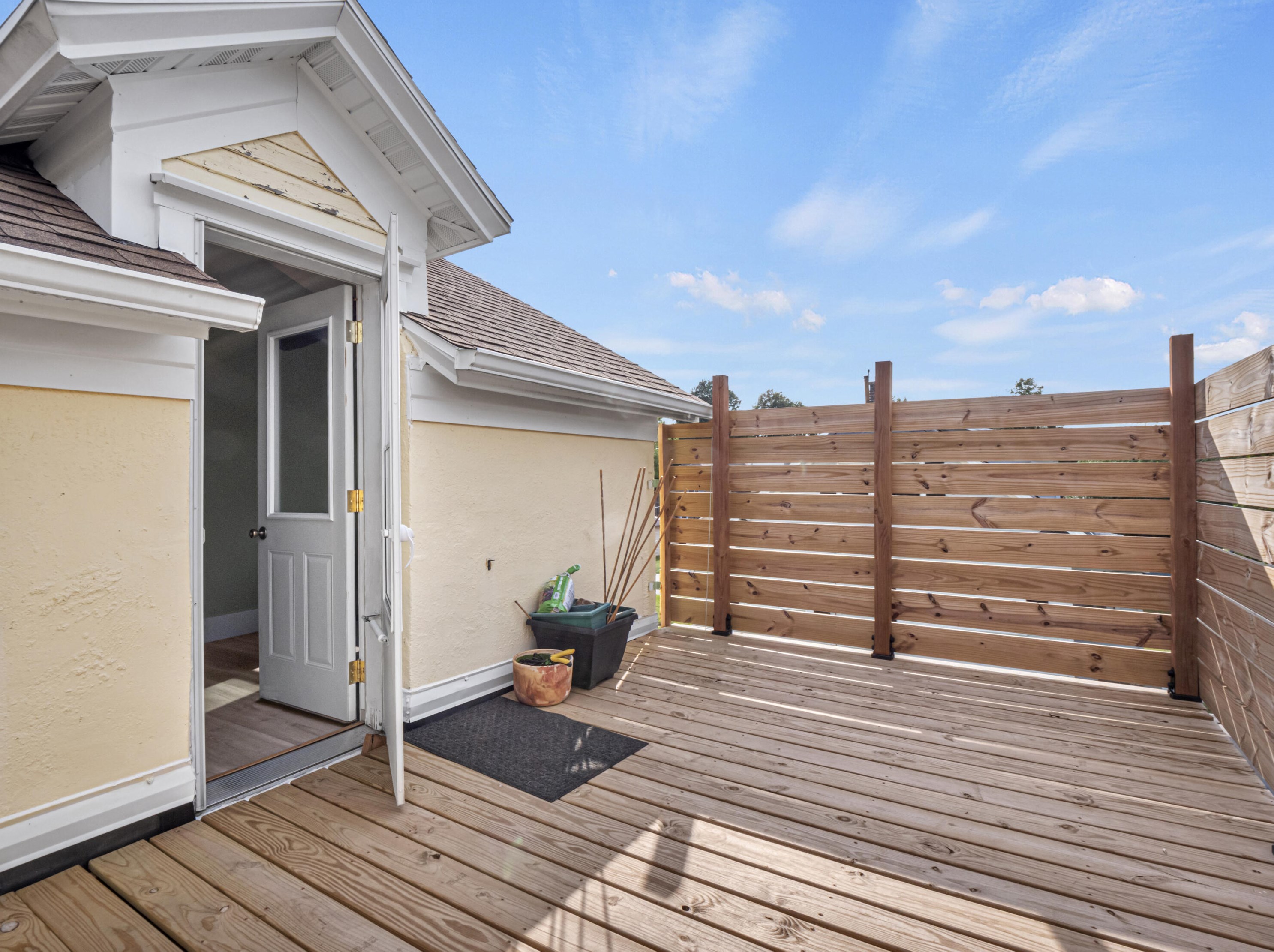 1237 Oakland Ave, Sheboygan WI  53081-5956 exterior