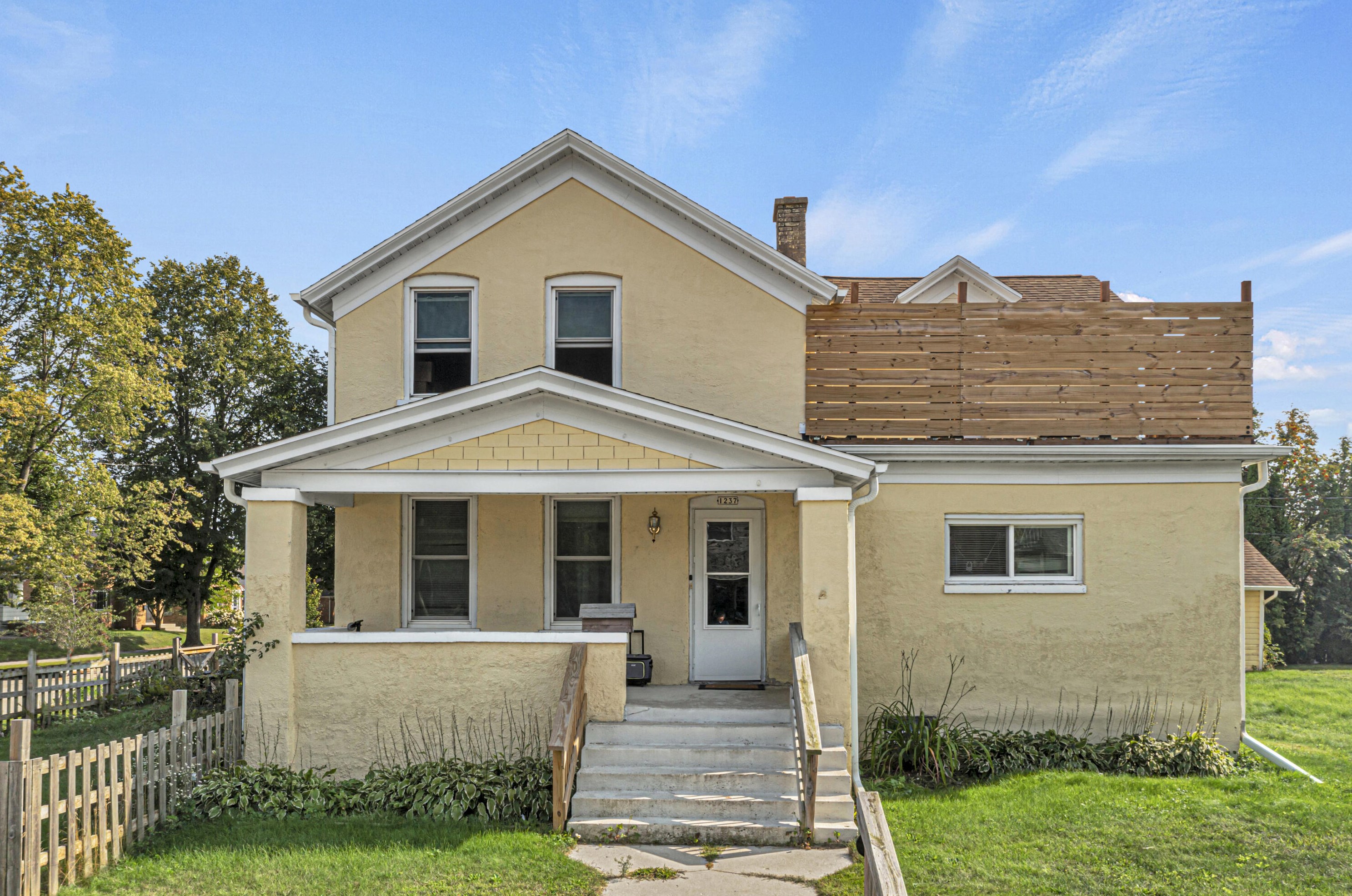 1237 Oakland Ave, Sheboygan WI  53081-5956 exterior