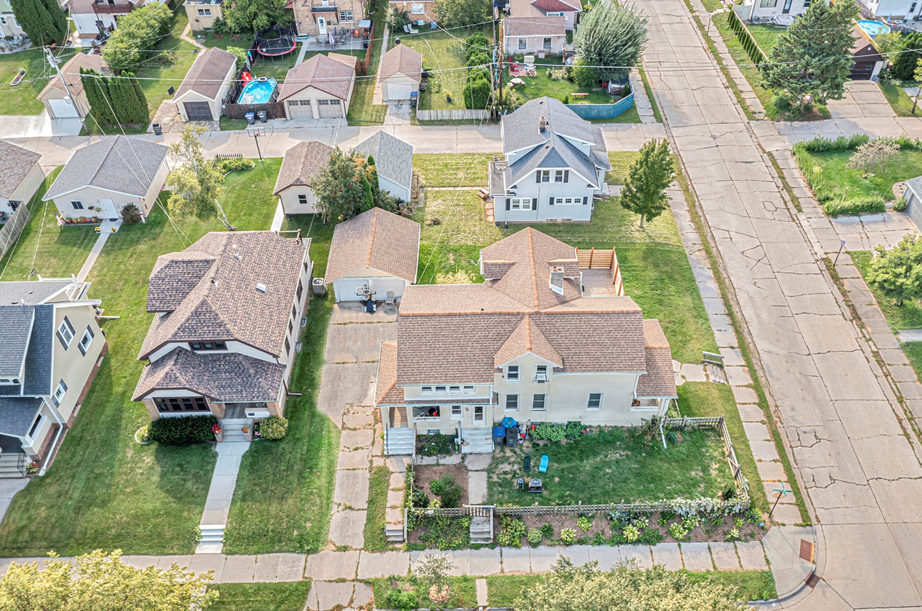 1237 Oakland Ave, Sheboygan WI  53081-5956 exterior