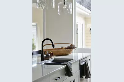 6253 W Foxtown Dr, Mequon, WI 53092 - Photo 15