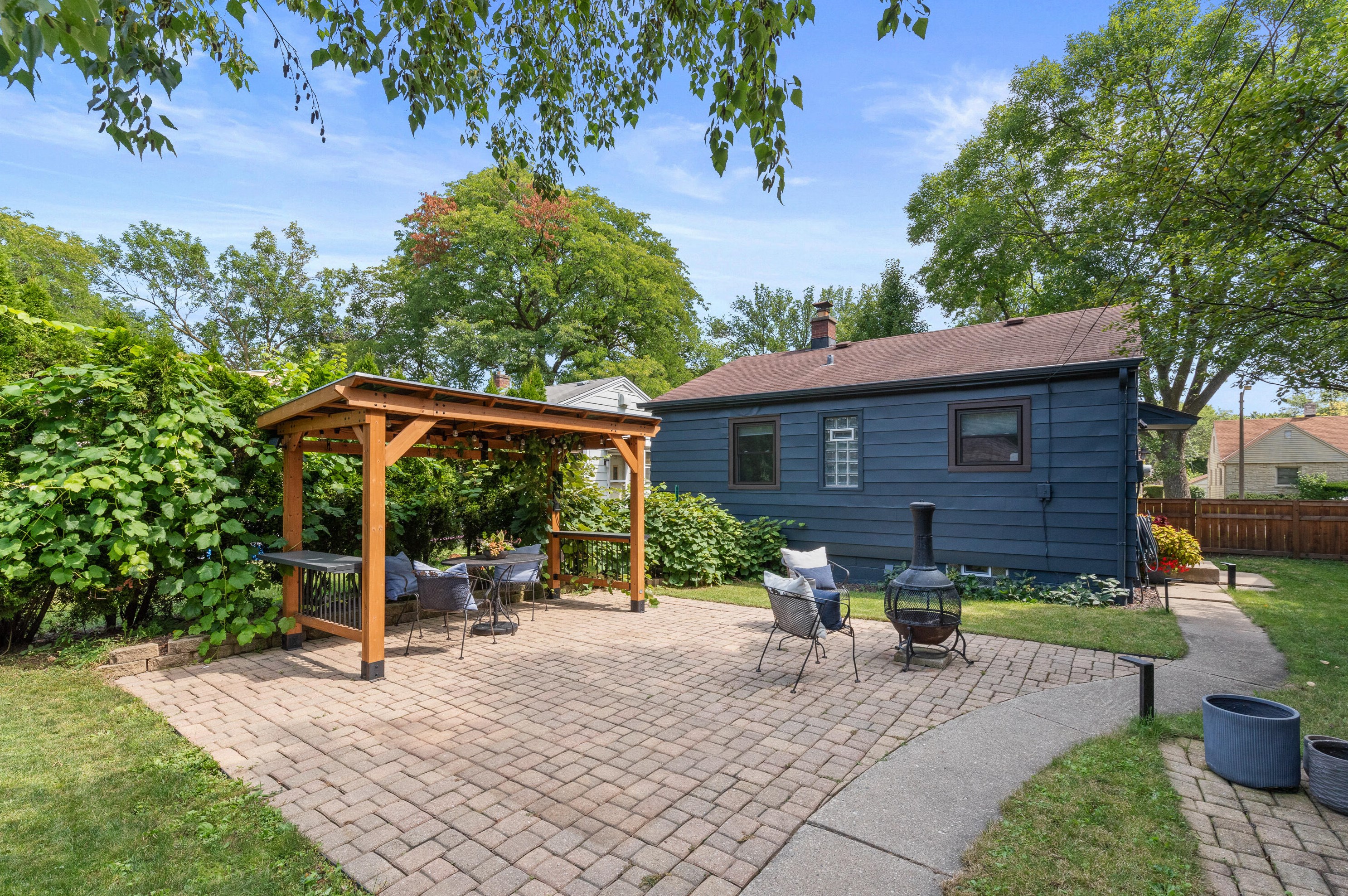 3165 91st St, Milwaukee WI  53222-3617 exterior