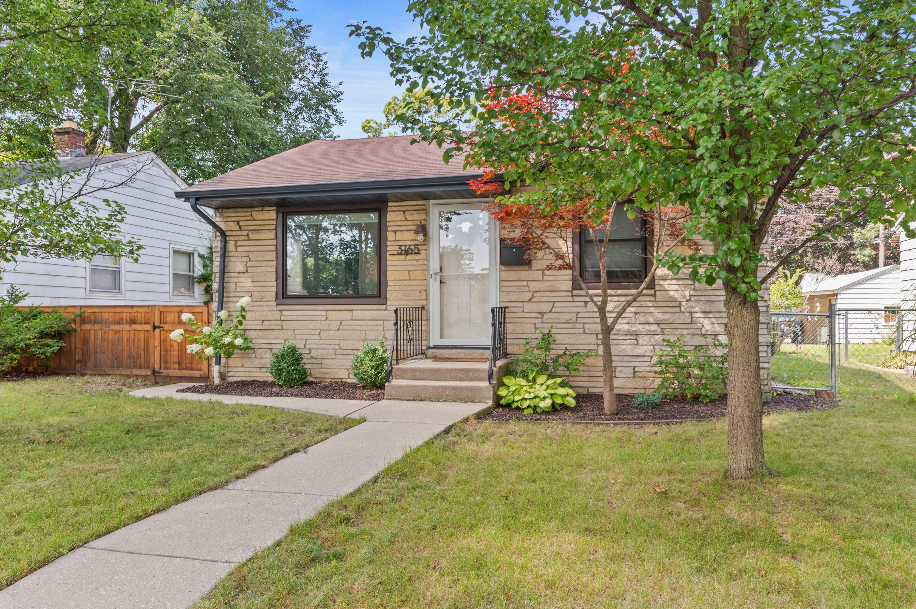 3165 91st St, Milwaukee WI  53222-3617 exterior