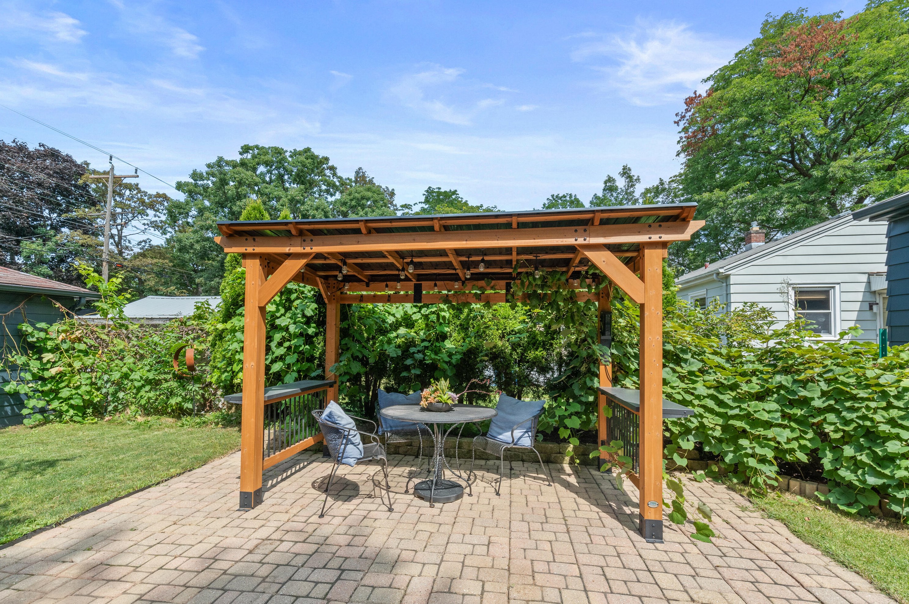 3165 91st St, Milwaukee WI  53222-3617 exterior