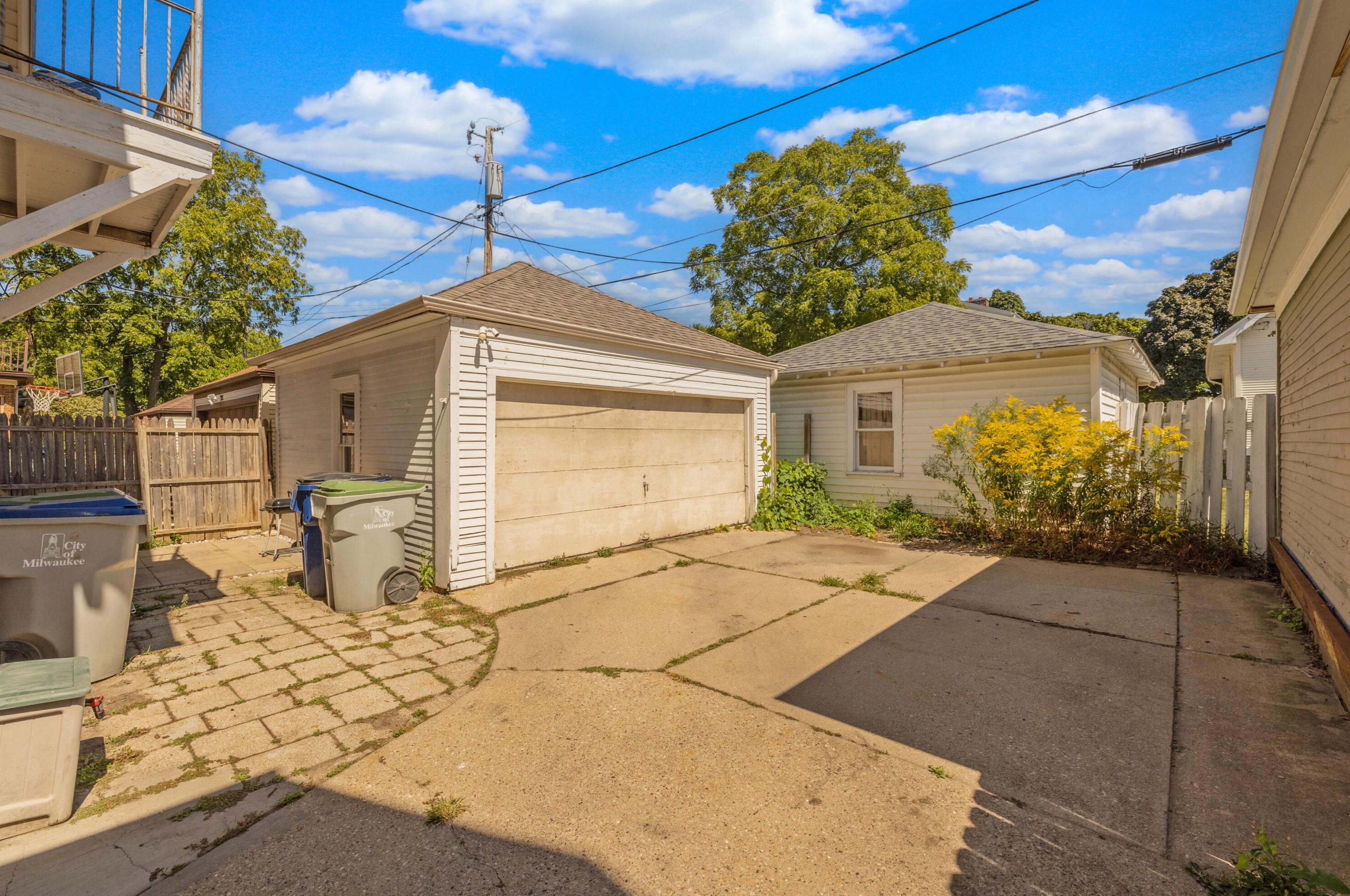 2122 60th St, Milwaukee WI  53219-1568 exterior