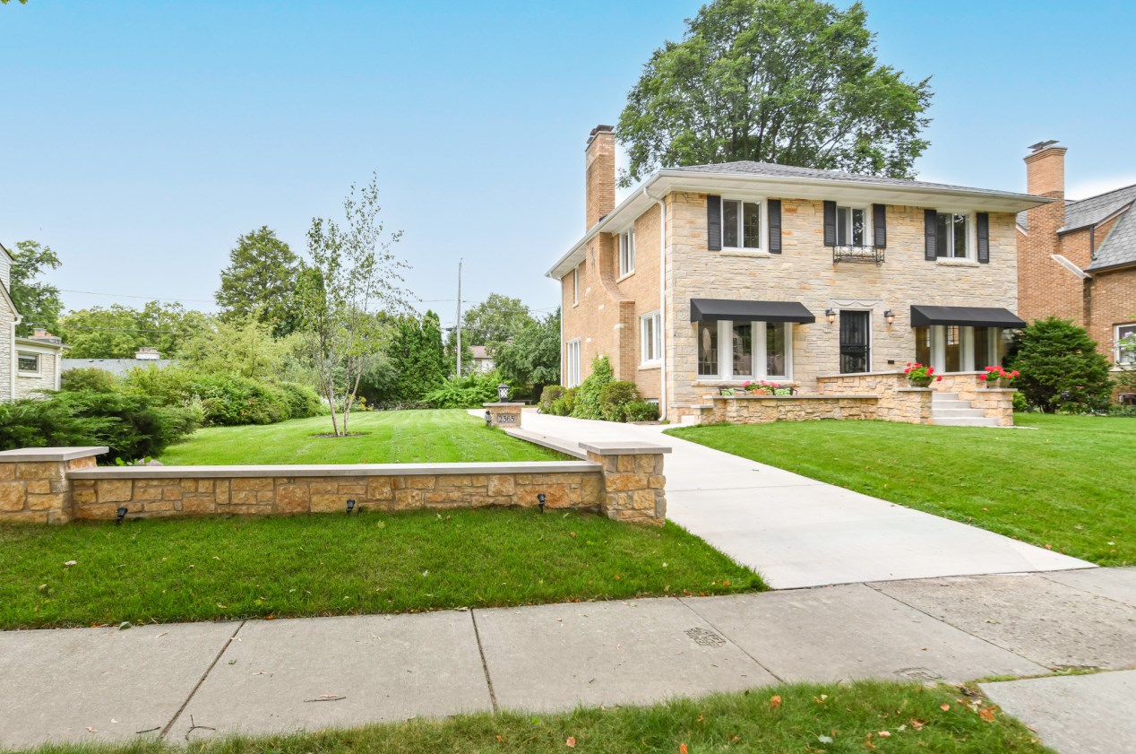 2365 91, Milwaukee WI 53226-1832 exterior