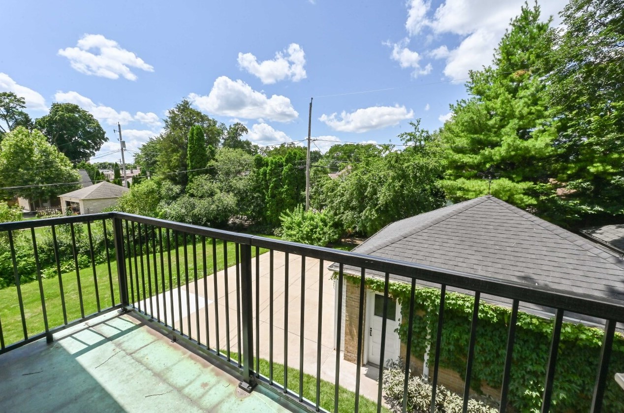 2365 91, Milwaukee WI 53226-1832 exterior