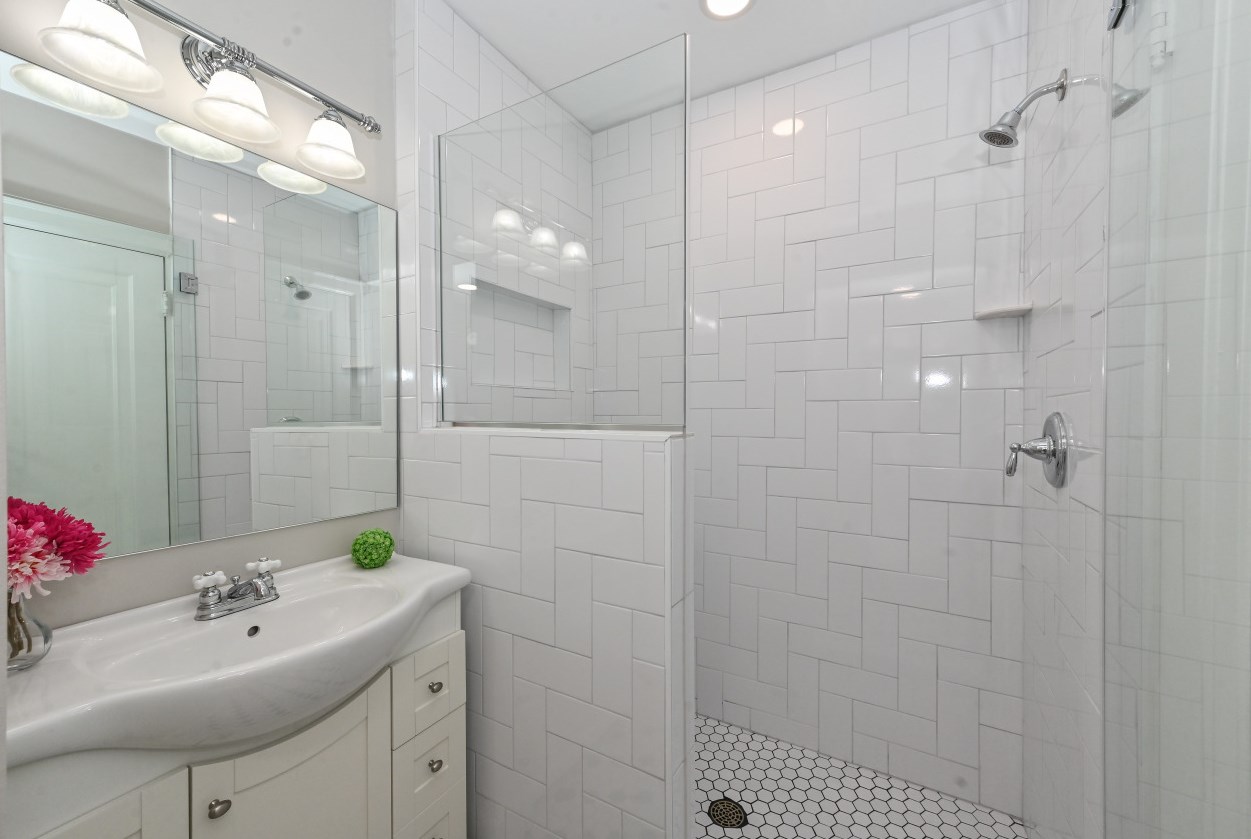 2365 91, Milwaukee WI 53226-1832 exterior