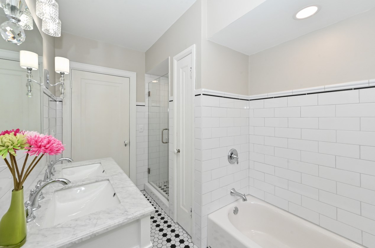 2365 91, Milwaukee WI 53226-1832 exterior