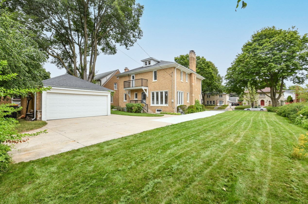 2365 91, Milwaukee WI 53226-1832 exterior