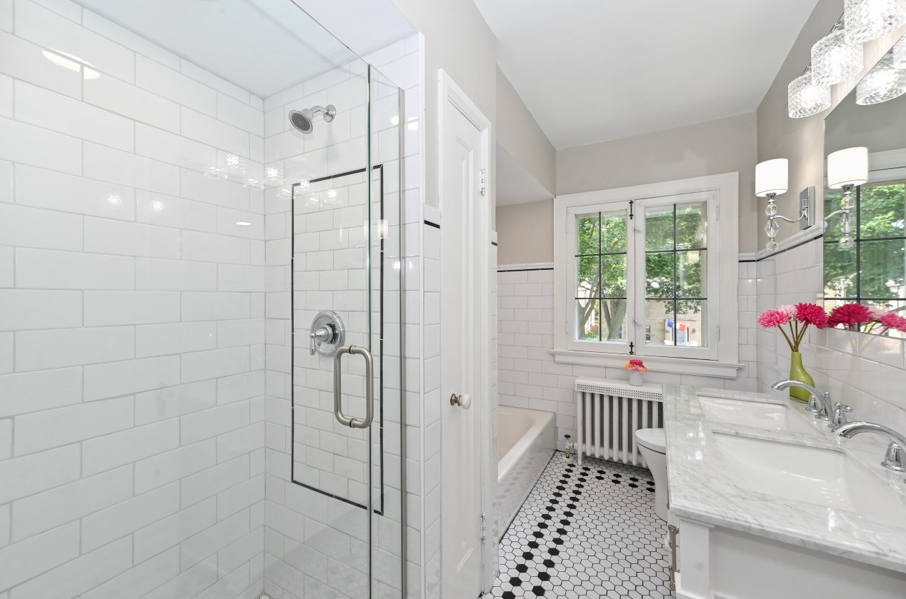 2365 91, Milwaukee WI 53226-1832 exterior