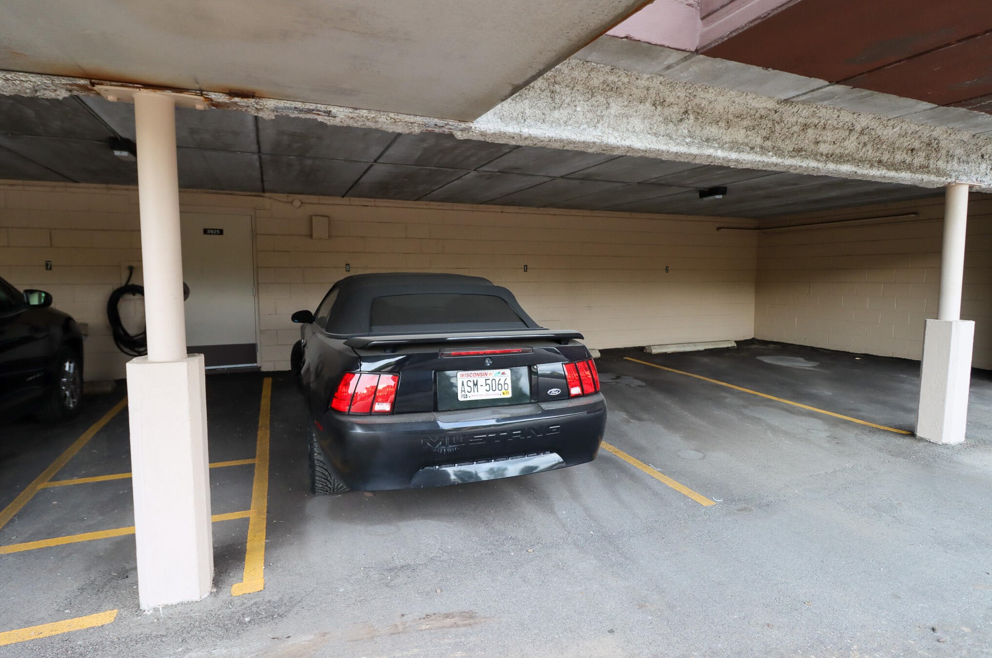 3925 84th St, Milwaukee WI  53228-2342 exterior