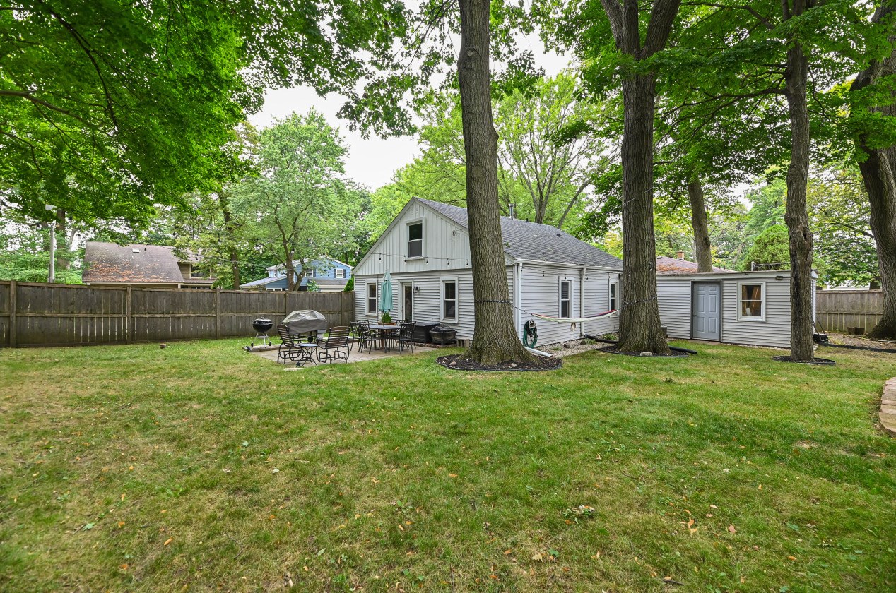 1018 105th St, Milwaukee WI 53227-3516 exterior