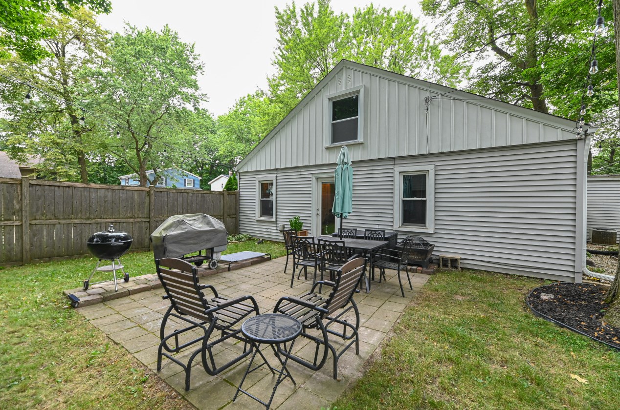 1018 105th St, Milwaukee WI 53227-3516 exterior