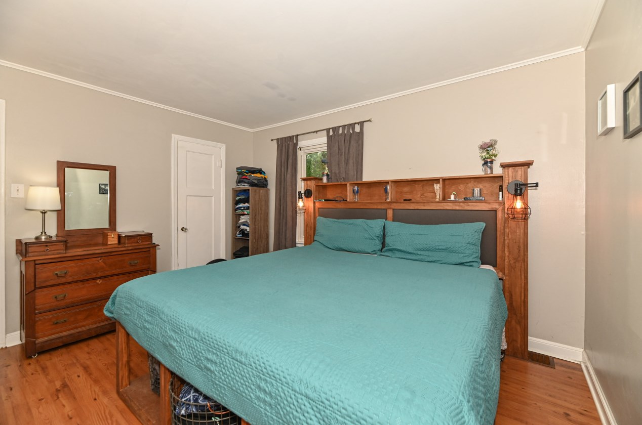 1018 105th St, Milwaukee WI 53227-3516 exterior