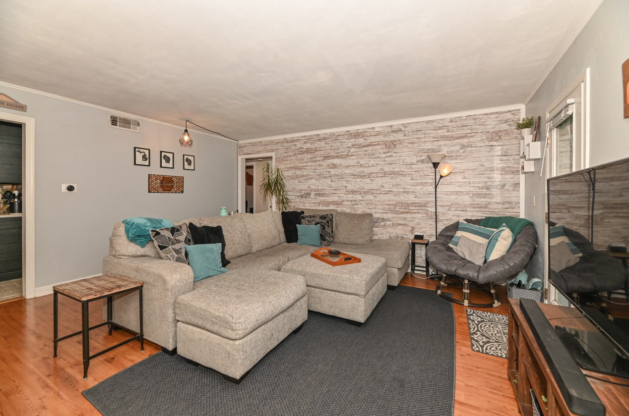 1018 105th St, Milwaukee WI 53227-3516 exterior