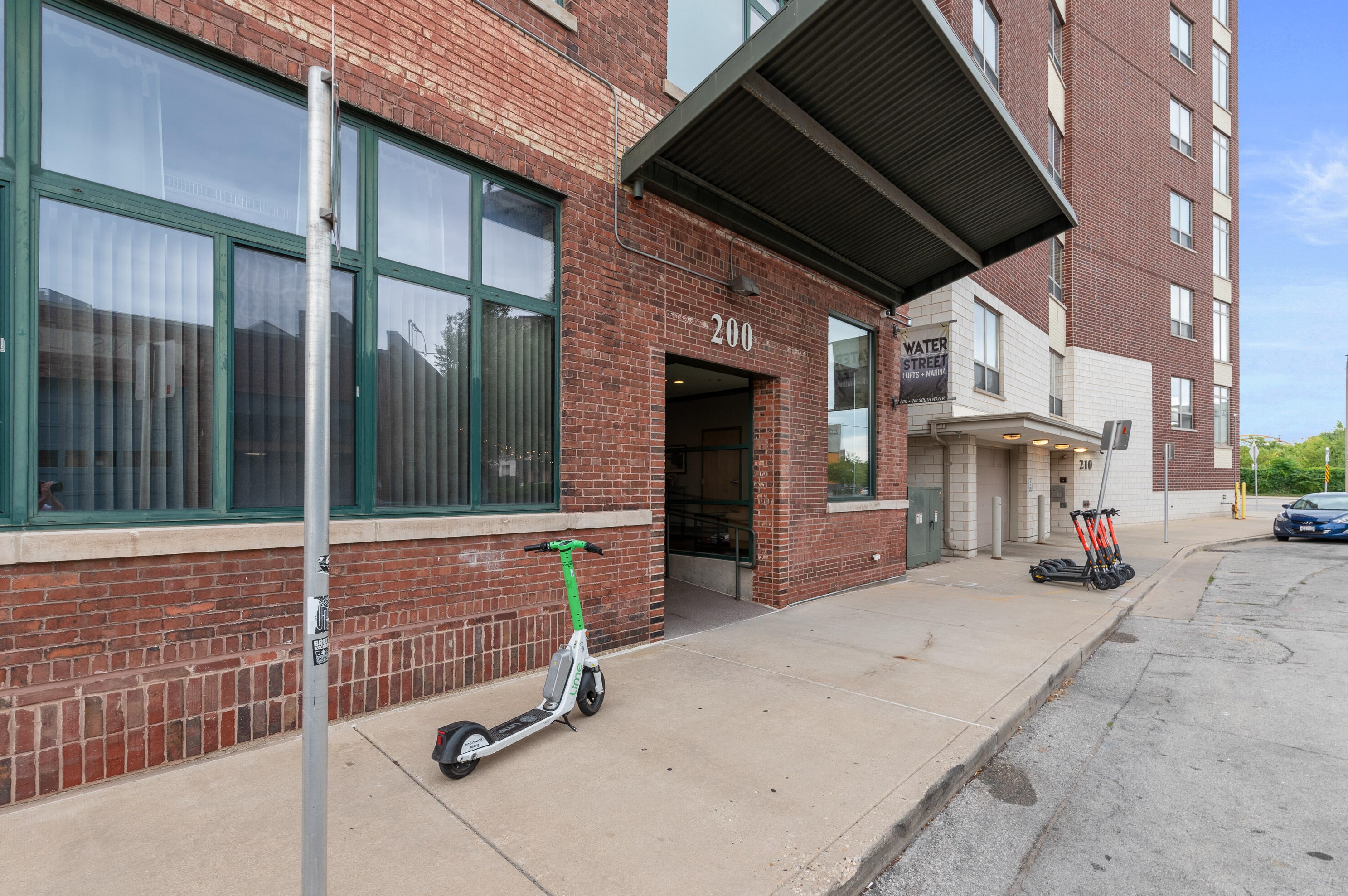 200 Water St, Milwaukee WI  53202-5708 exterior