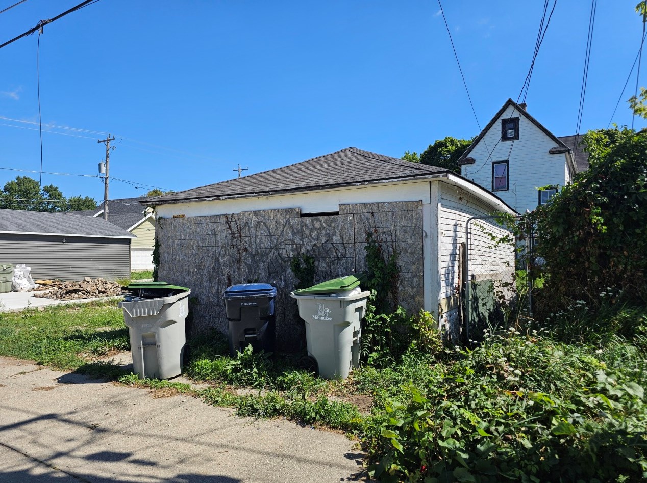 1429 26th St, Milwaukee WI  53205-1822 exterior