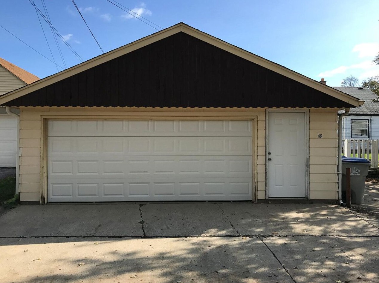 5743 91st St, Milwaukee WI 53225-2703 exterior