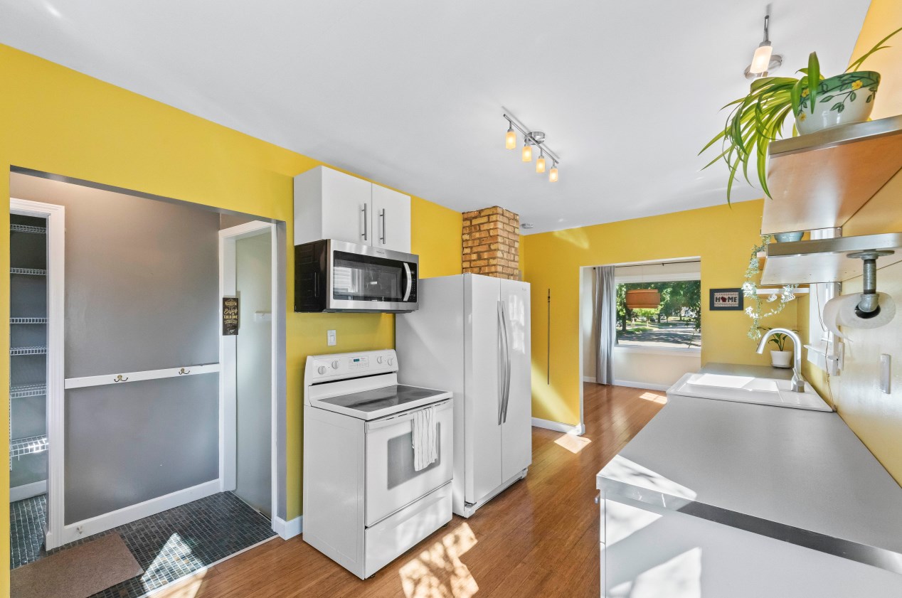 2201 Holt Ave, Milwaukee WI  53207-3141 exterior