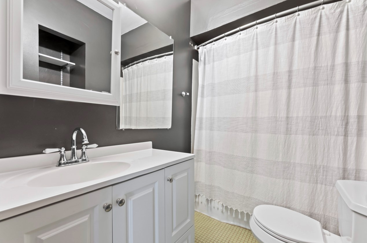 2201 Holt Ave, Milwaukee WI  53207-3141 exterior