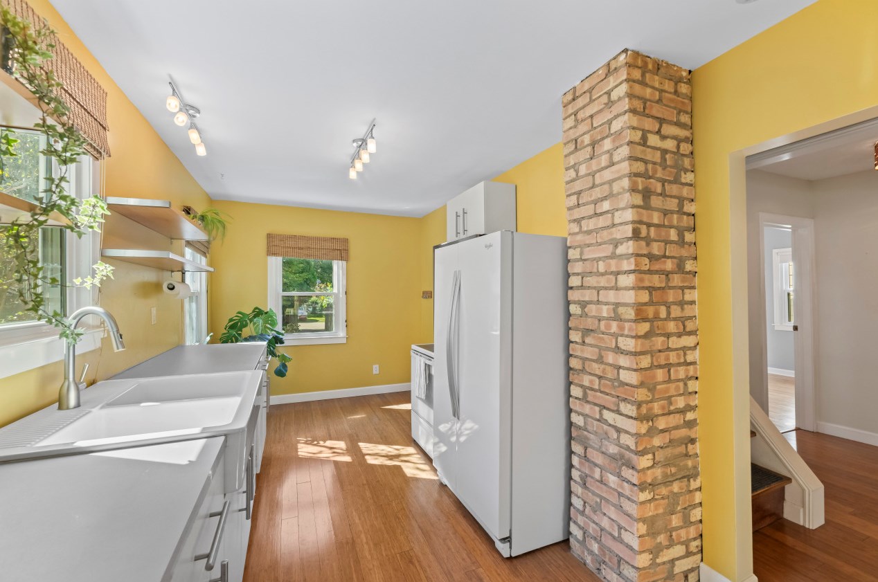 2201 Holt Ave, Milwaukee WI  53207-3141 exterior