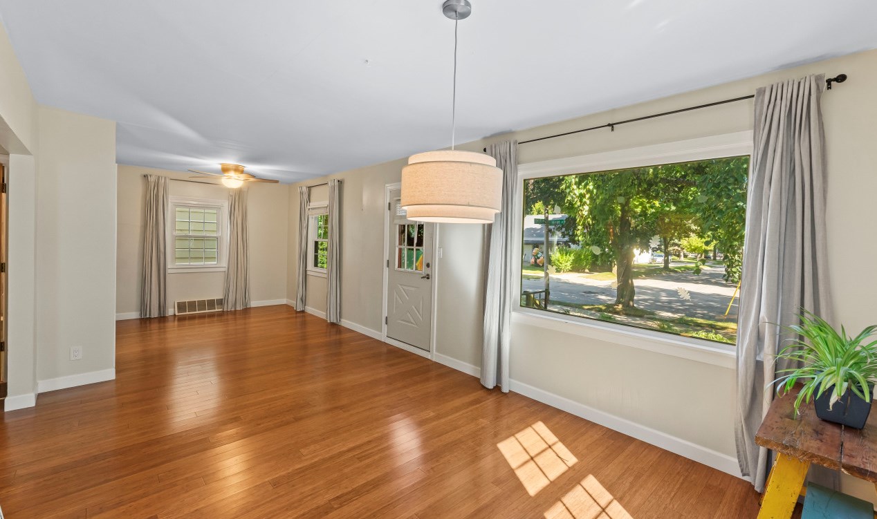 2201 Holt Ave, Milwaukee WI  53207-3141 exterior