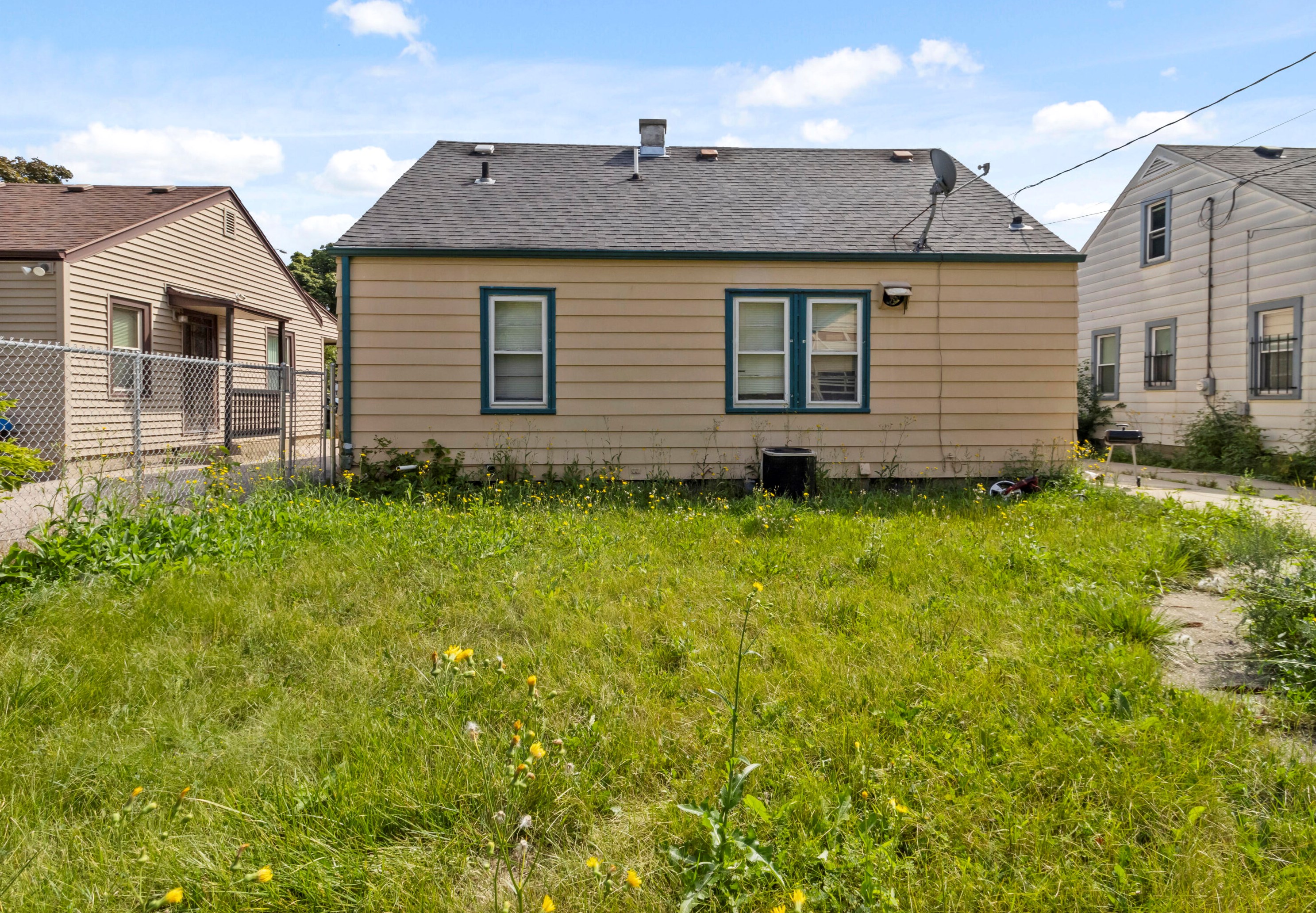 5069 60th St, Milwaukee WI  53220-4619 exterior