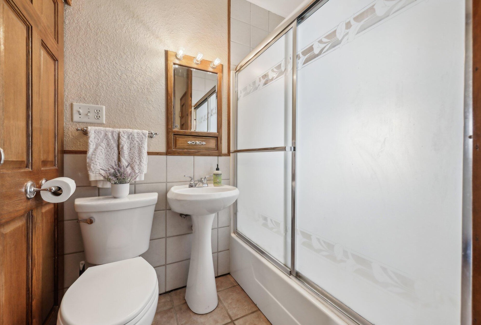 2261 75th St, Milwaukee WI 53213-3517 exterior