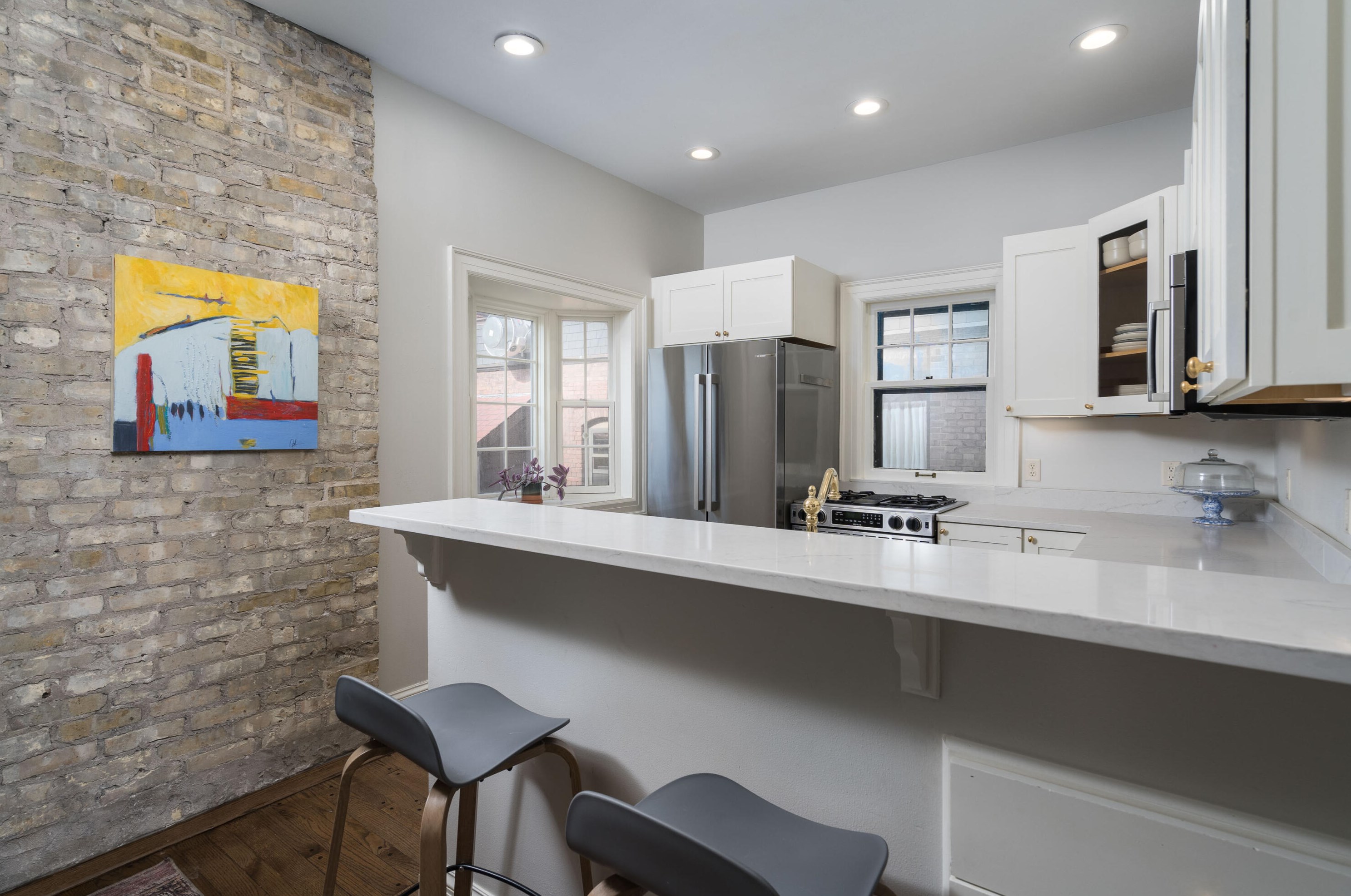 2709 Belleview Pl, Milwaukee WI  53211-3831 exterior