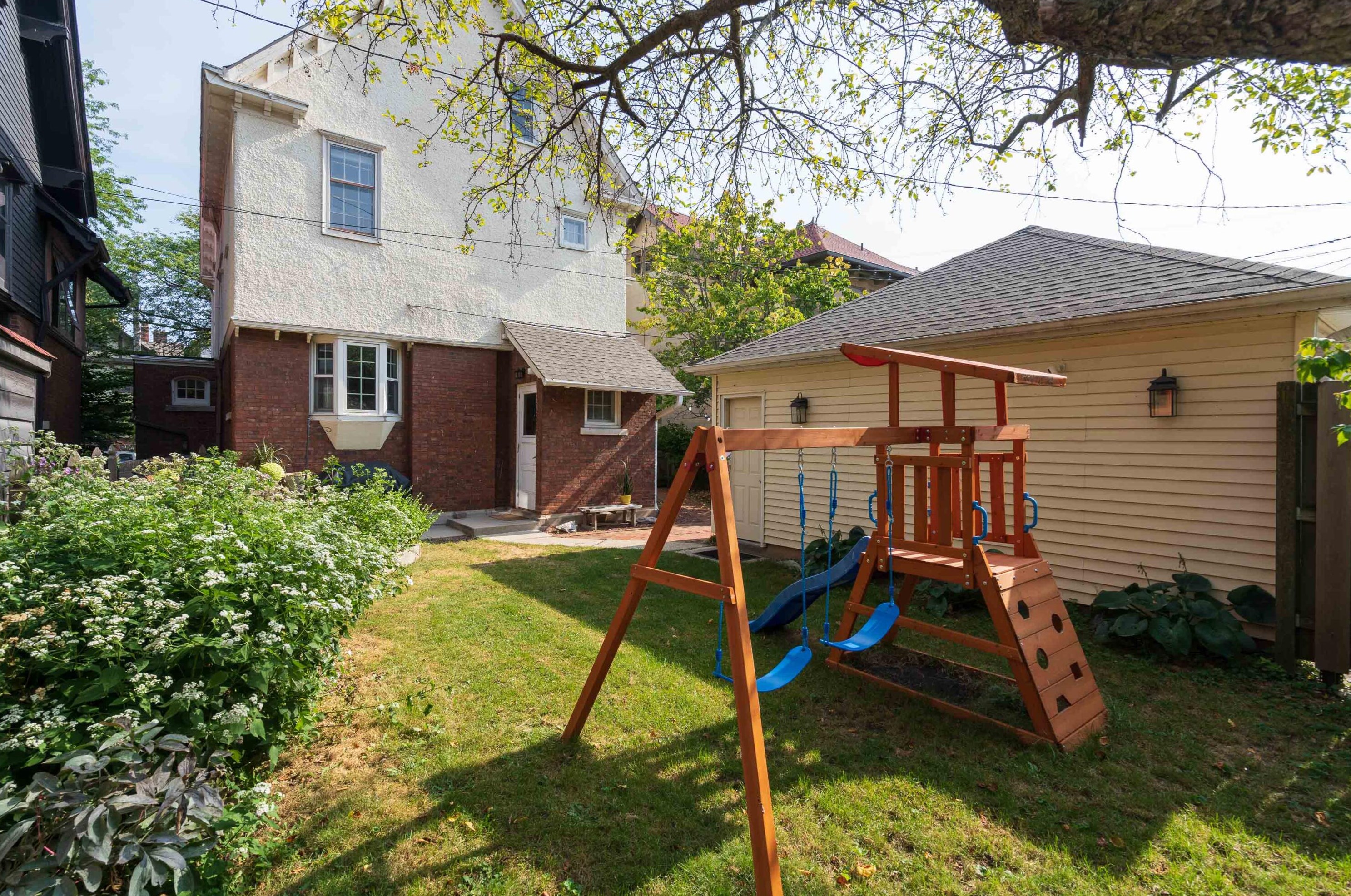 2709 Belleview Pl, Milwaukee WI  53211-3831 exterior